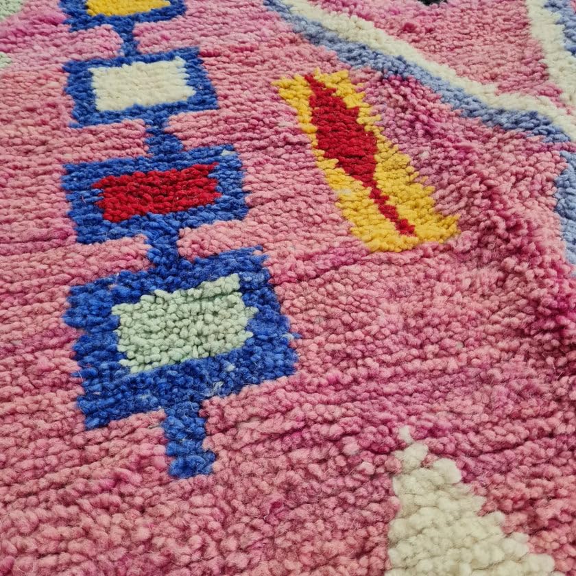Générique Tifinagh Shop - Tapis Berbère Boujaad Authentique du Maroc - Fait Main en Laine – 262 x 153 cm – Tapis Marocain Artisanal