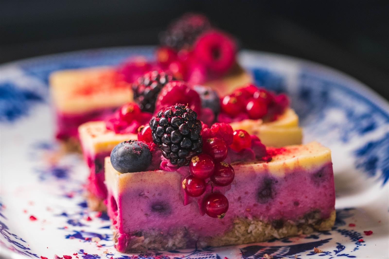 Caramanfruit Heidelbeeren-Frucht-Püree - 4x 1kg - fruchtig süße Blaubeeren, Heidelbeer-Püree, frei von Farb- und Konservierungsstoffen, für Cocktails, Porridges, Smoothies, Blaubeerkuchen, Muffin