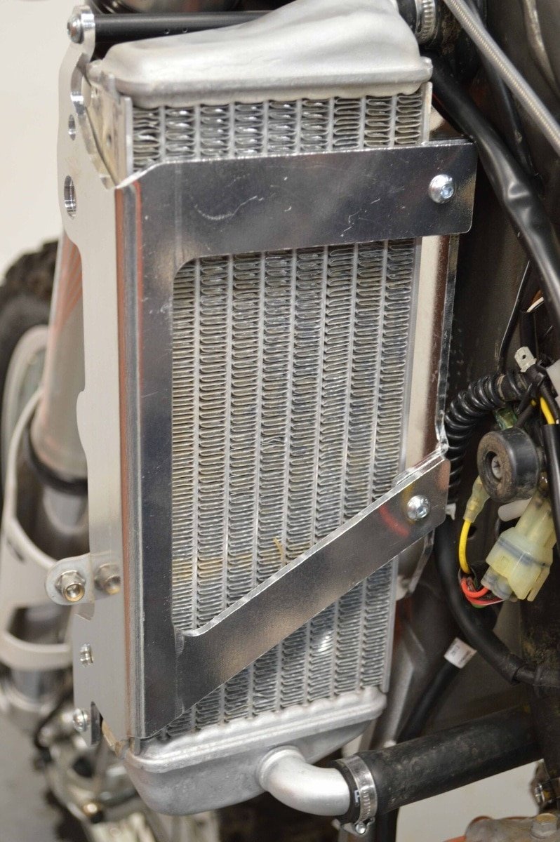 Amazon | Enduro Engineering ラジエーターブレース ファンにフィット