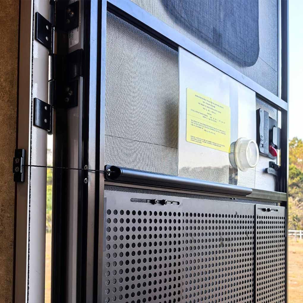 Cierrapuertas automático para autocaravanas – Innovador cierre de pantalla de acero inoxidable para mayor seguridad y comodidad, ideal para remolques de viaje y autocaravanas