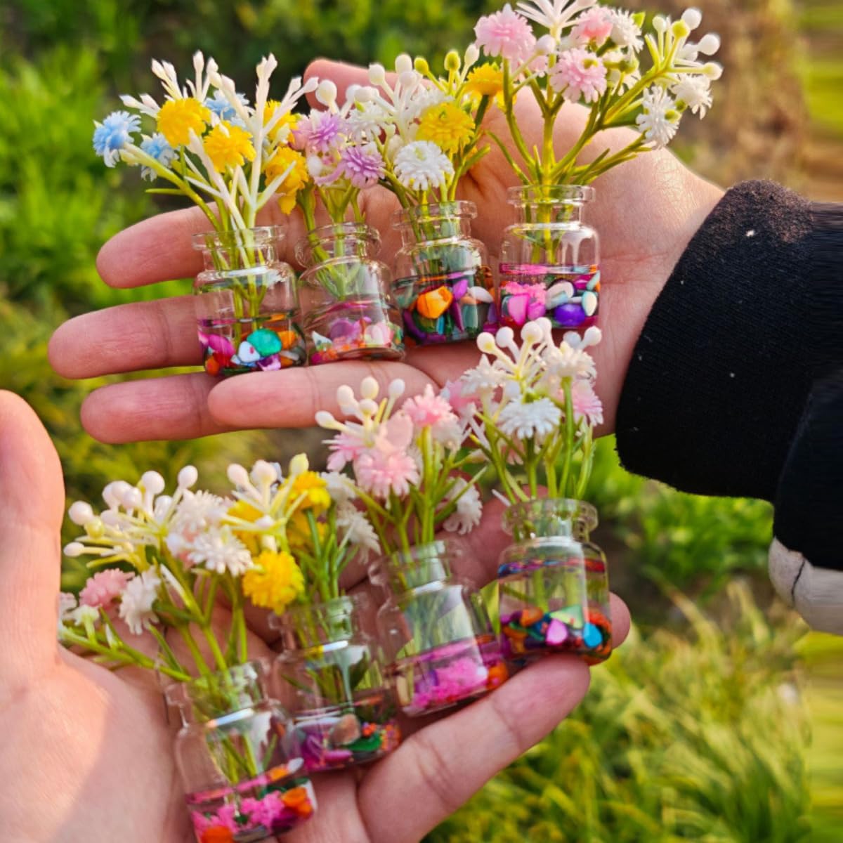 KARLOR Set of 10 Mini Glass Vases Set with Artificial Flowers and Shell Decoration Craft Miniature Vases Plastic Flowers Mini Table Decoration Computer Desktop Decoration Ornaments Car Dashboard