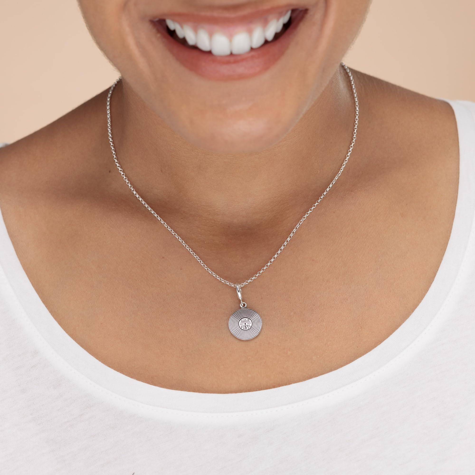 Lily Charmed - Collana in argento Sterling 925 o placcato oro 18 ct con disco in vinile con catena da 45,7 cm