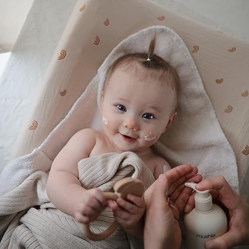 Miniatura 4 de mushie Baby Organic Body Lotion  Hidrata, calma e hidrata la piel seca  Fabricado en Dinamarca, 13.53 onzas líquidas (sin fragancia)