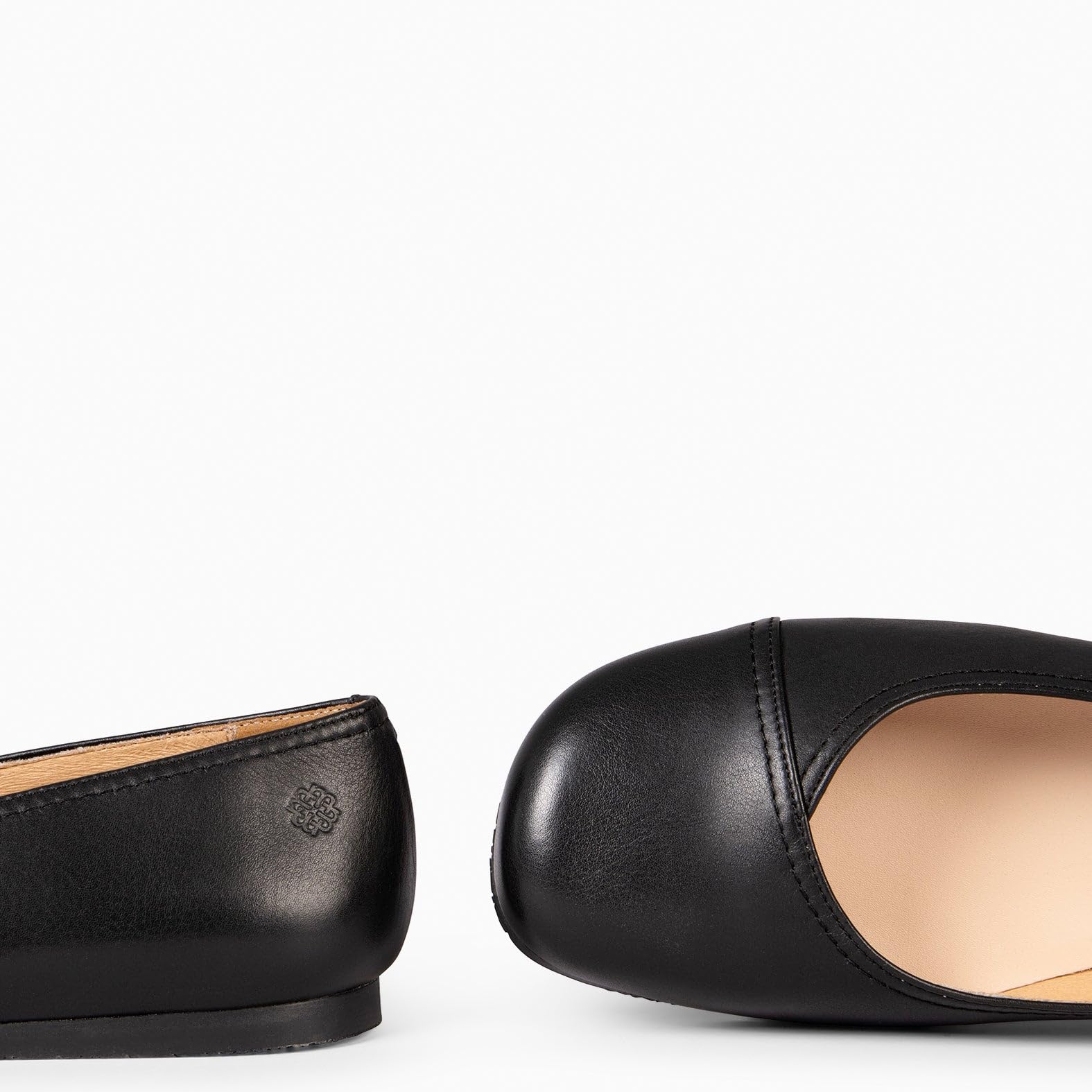 miMaO. Bailarinas pies Anchos con Puntera Redonda y Plantilla de Gel. Zapatos Planos de Piel. Hecho en España
