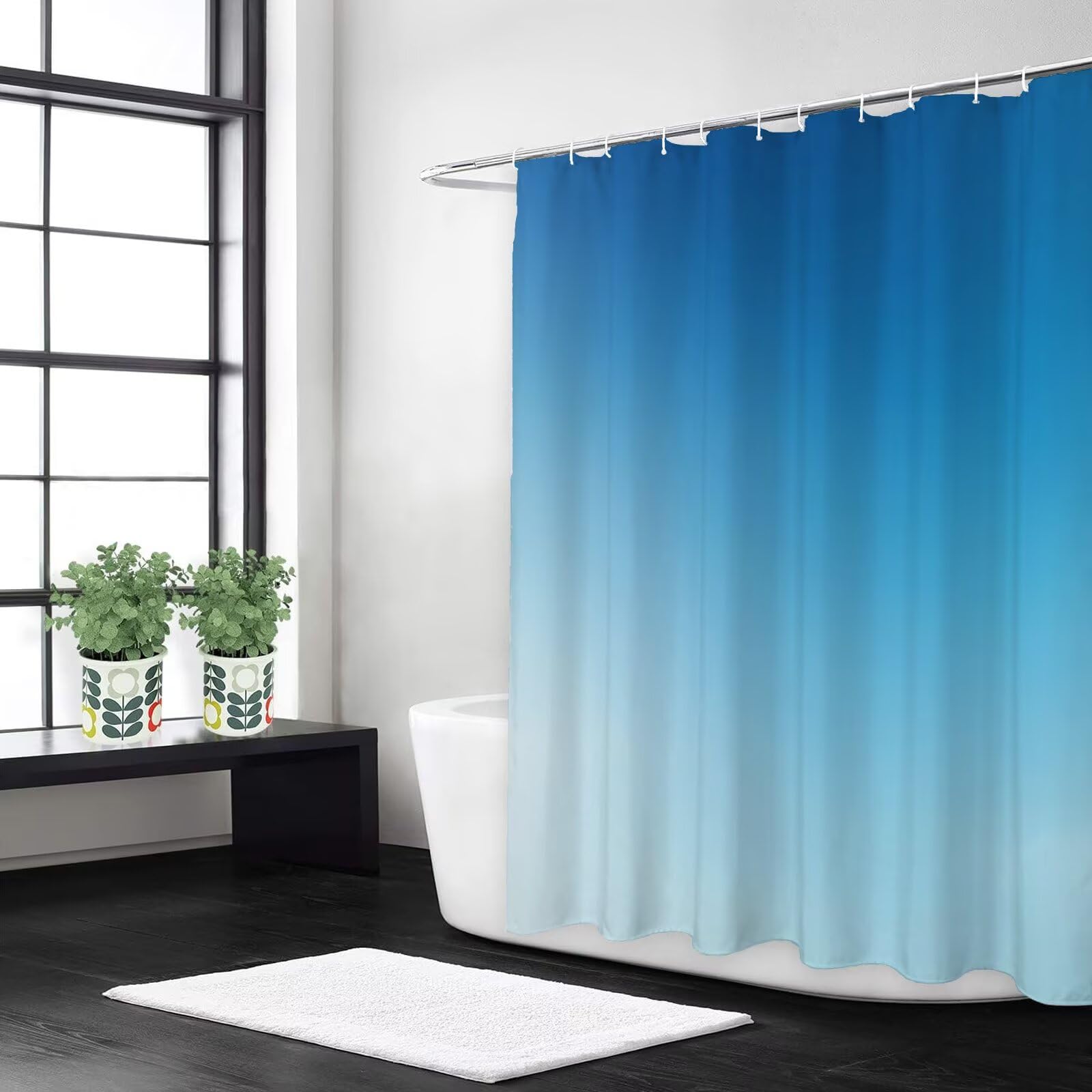 Shower curtain bleu lavable pour une salle de bain moderne et nette