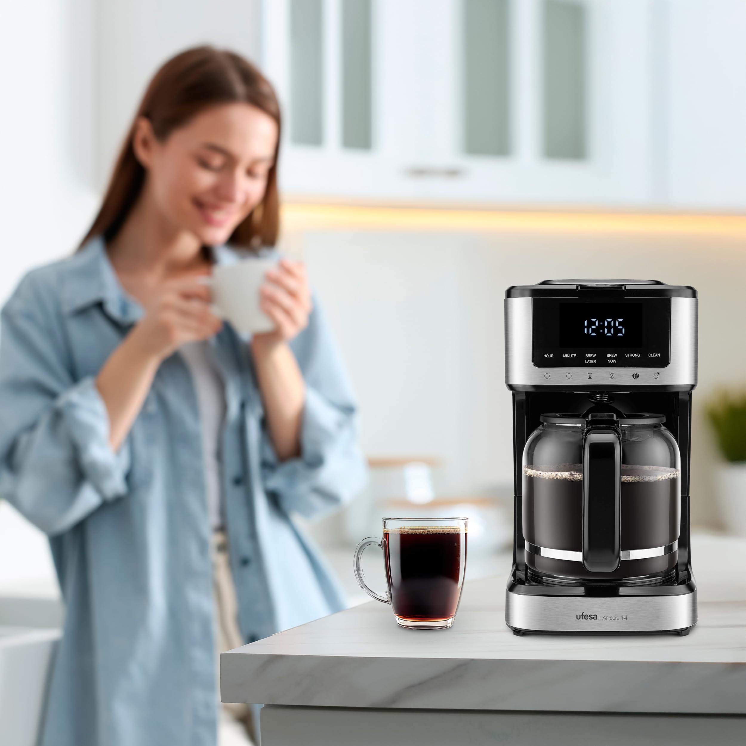 Ufesa Cafetière à Filtre Ariccia Programmable 900W, 14 Tasses, 1,8L, Écran Tactile, Acier Inoxydable, Filtre en Nylon Amovible, Carafe en Verre Haute Température, Compatible Lave-vaisselle, Antigoutte