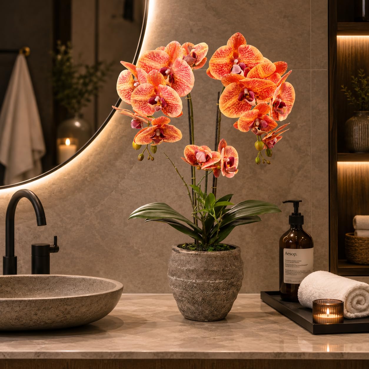 PASCH® Orchideen künstlich (60cm) in handgefertigtem Stone Cube Topf | Kunstblumen wie echt | künstliche Orchideen im Topf | künstliche Blumen im Topf | Kunstblume Orchidee (Orange)