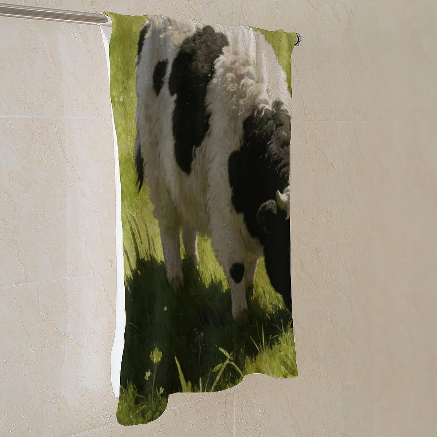 Cute Cows Watercolor Bath Towel, Highly Absorbent & Quick Drying Beach Towel, Compact & Lightweight Pool Towel for Bathroom, Beach, Pool, Gym, Spa, and Hotel Use