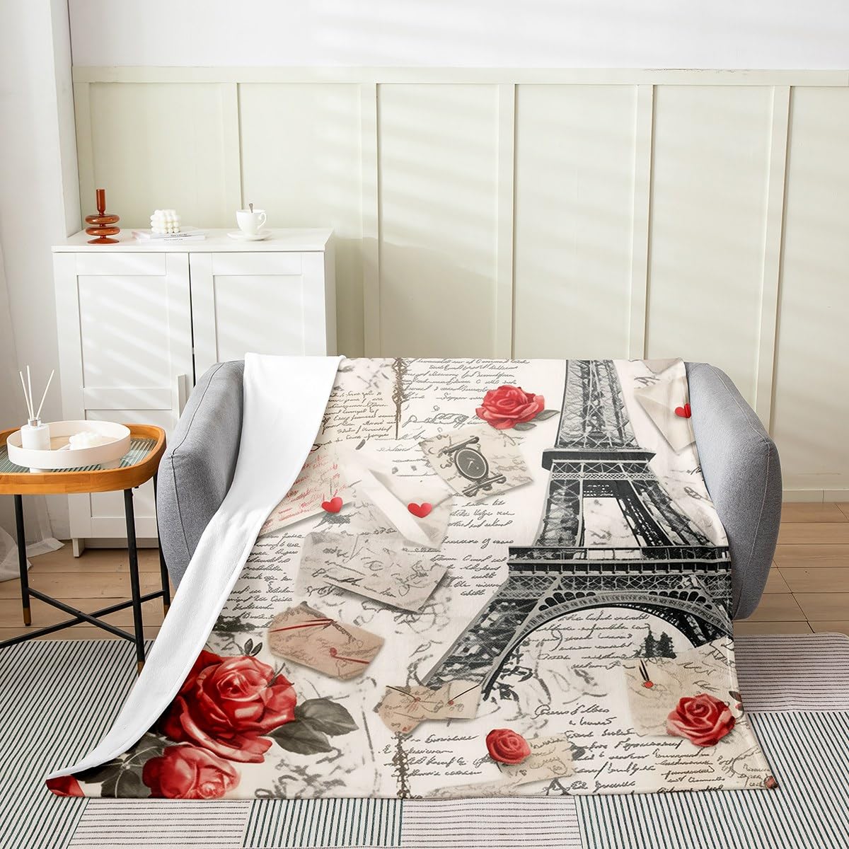 Couverture polaire Tour Eiffel : fini les nuits fraîches dans la chambre d'ado