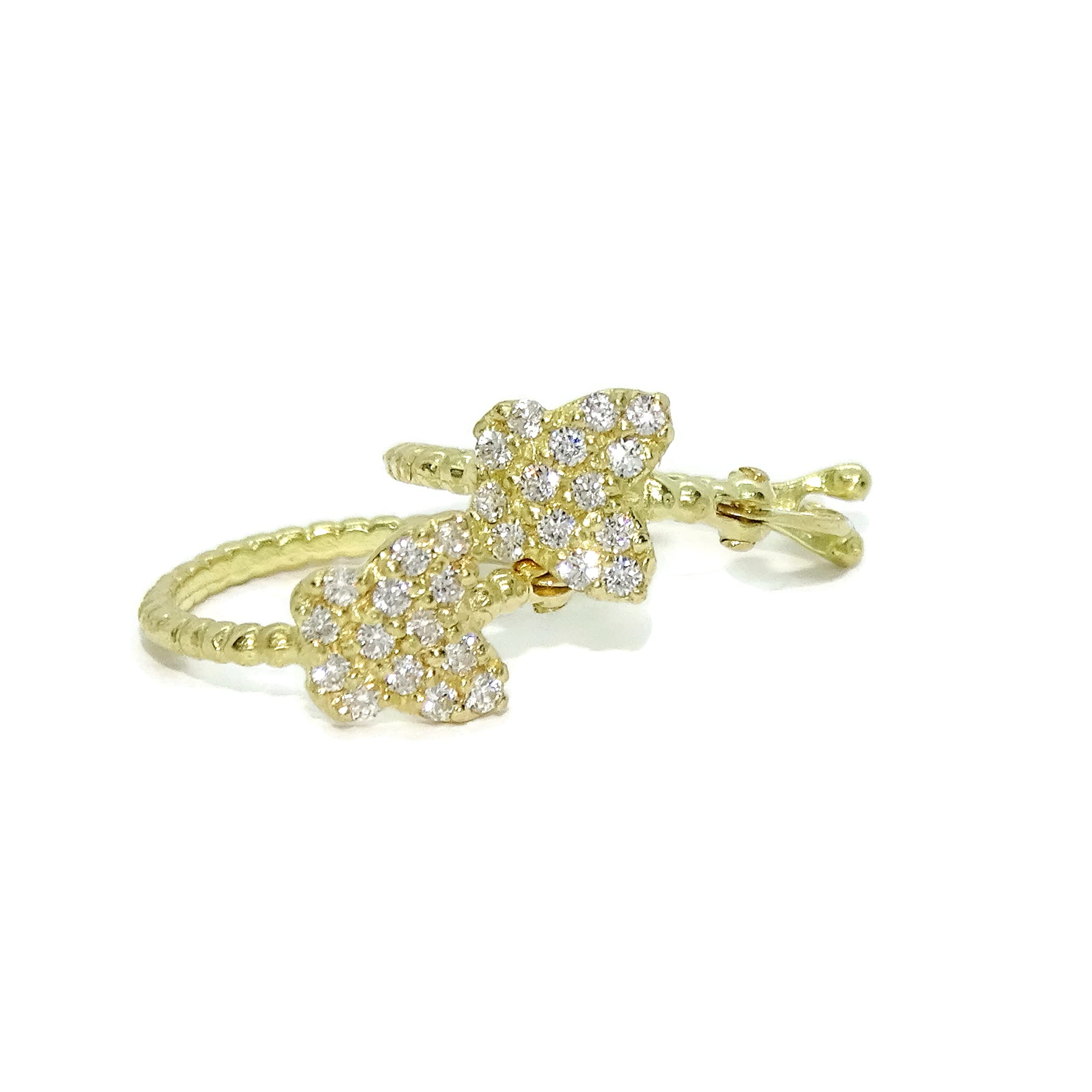 Bellissimi e originali orecchini a cerchio per bambina in oro 18k con farfalla e zirconi. Facile chiusura a scatto. Comunione ideale.