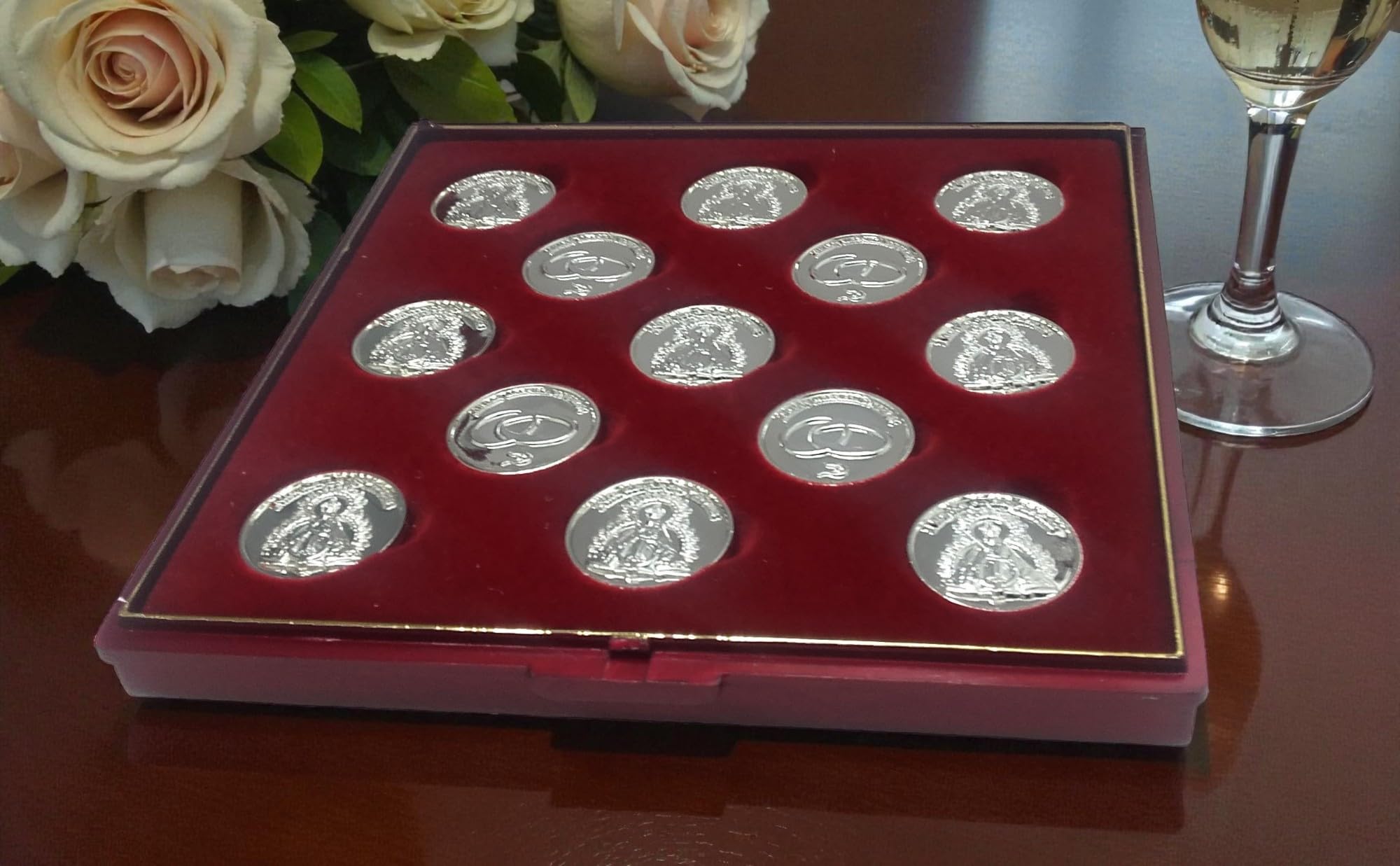 Arras de la Vírgen de Las Cabezas, con saquito de satén y Estuche.