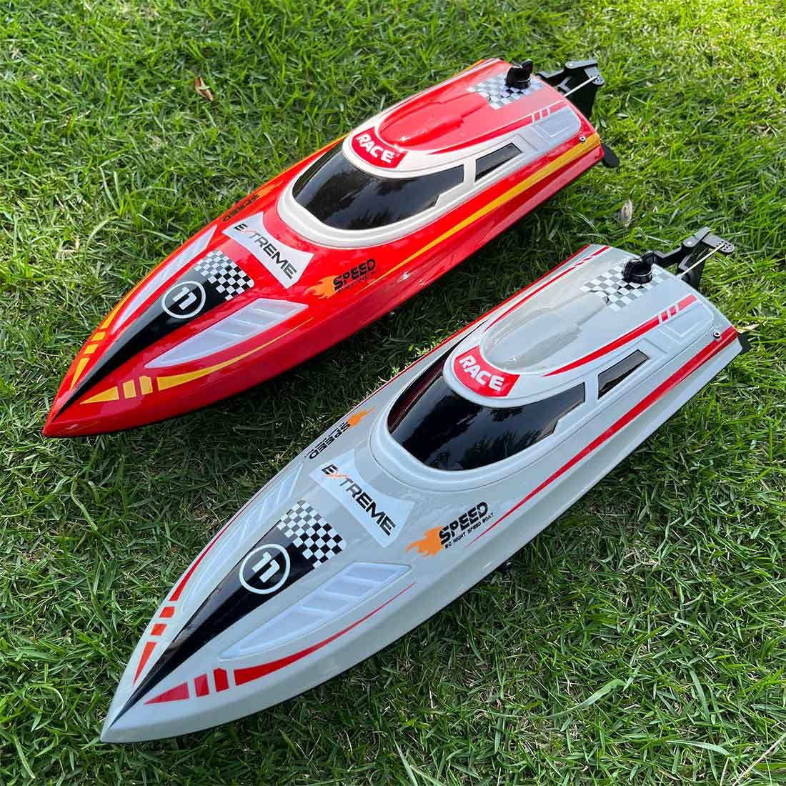 Łódź zdalnie sterowana, wodoodporna łódź motorowa RC z oświetleniem LED, 30 minut gry, 30 km/h, łódź wyścigowa RC do basenów i jezior (wersja RTR/czerwona)