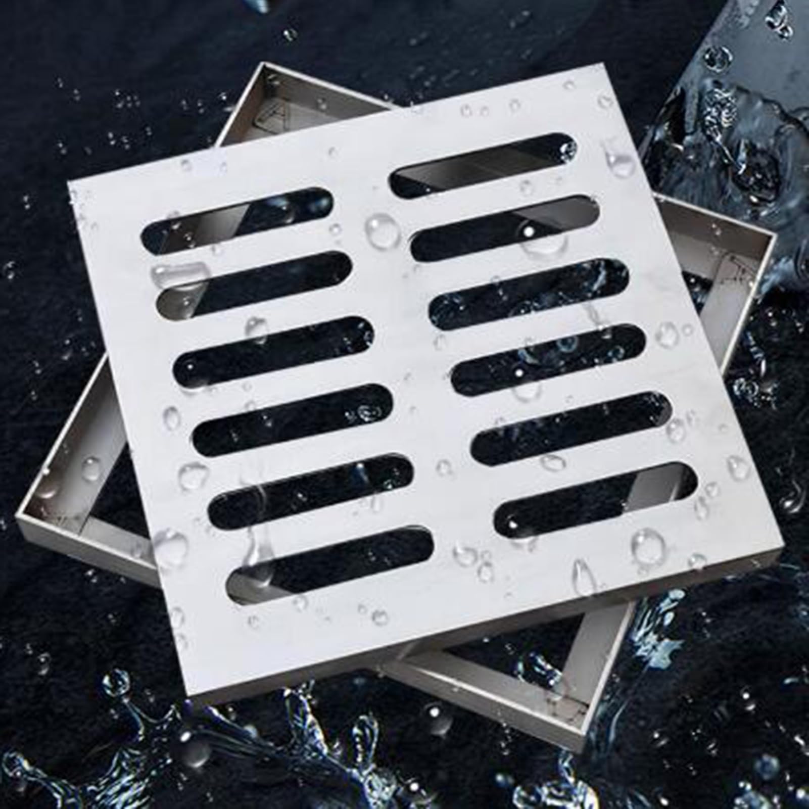 Grille d'évacuation carrée inox pour évacuer l'eau de douche et dalle de jardin
