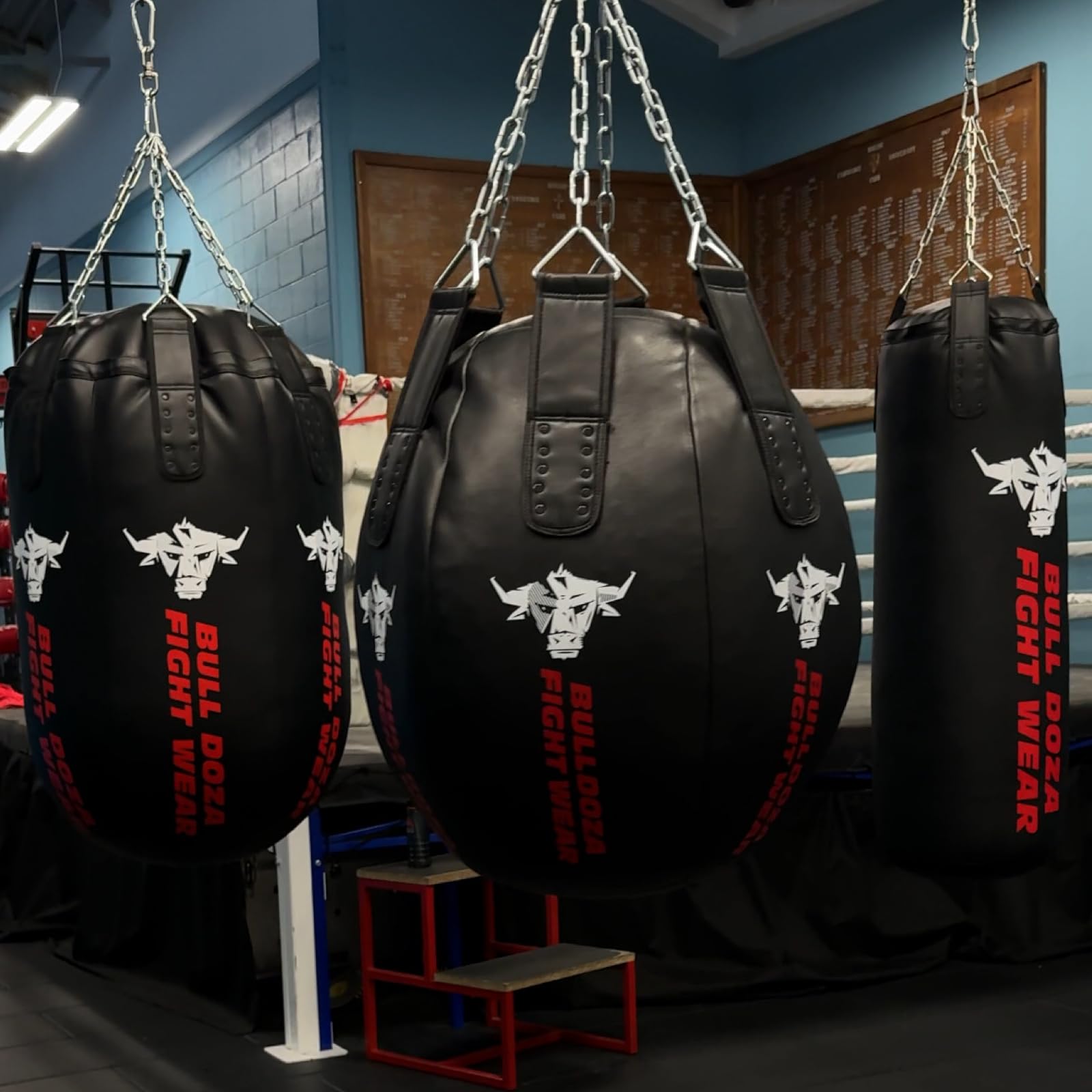 Sacco da boxe XXL BULL DOZA Wrecking Ball (66 × 56 cm) – Borsa uppercut avanzata per boxe, MMA e Muay Thai – Design ad angolo a 6 pannelli con catene, girevoli e clip
