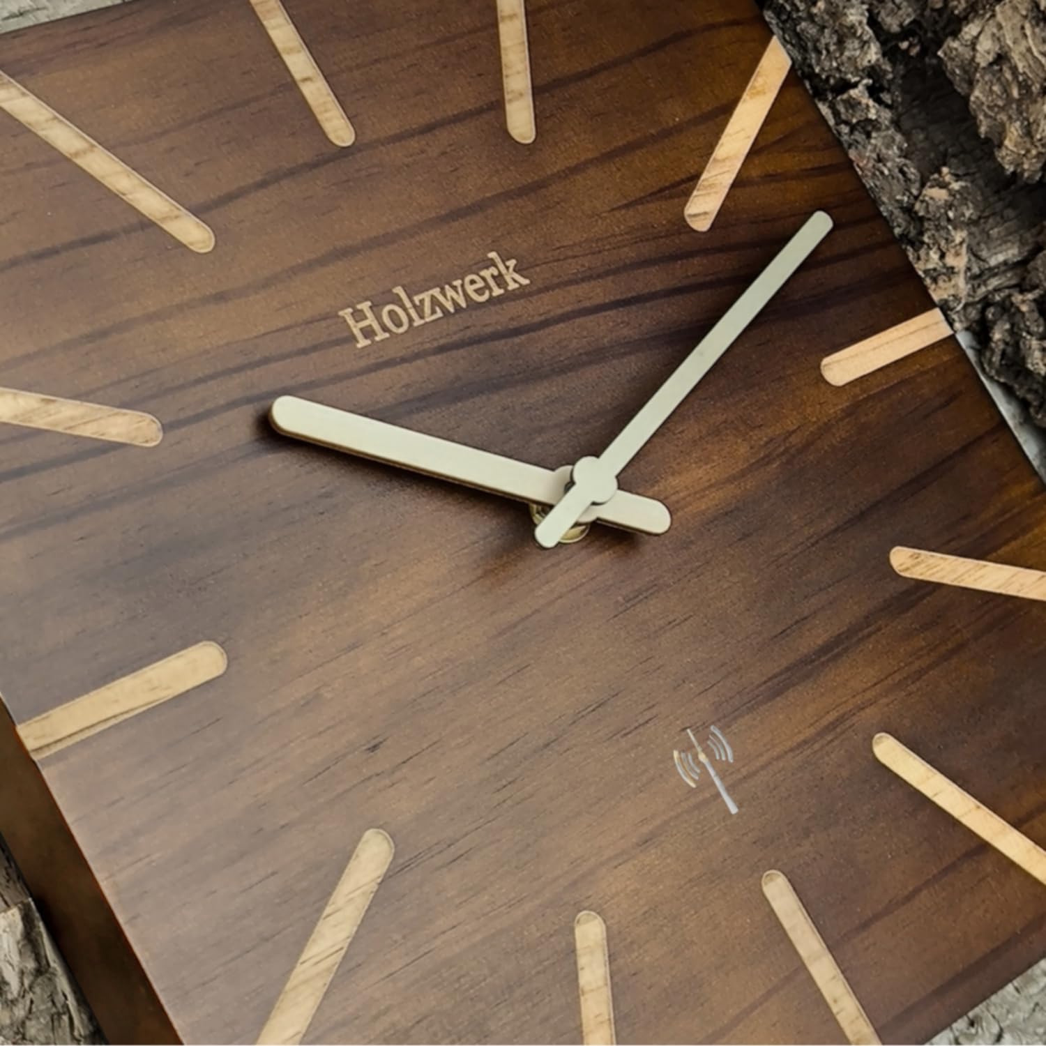 Holzwerk Natur Holz Ihr Funk Wanduhr Funkwanduhr Eckig Funkuhr Vintage laufleises Uhrwerk ohne Tickgeräüsche Buche Braun Grau nahezu lautlos Massivholz Natur 25 cm (HWN.Braun.)