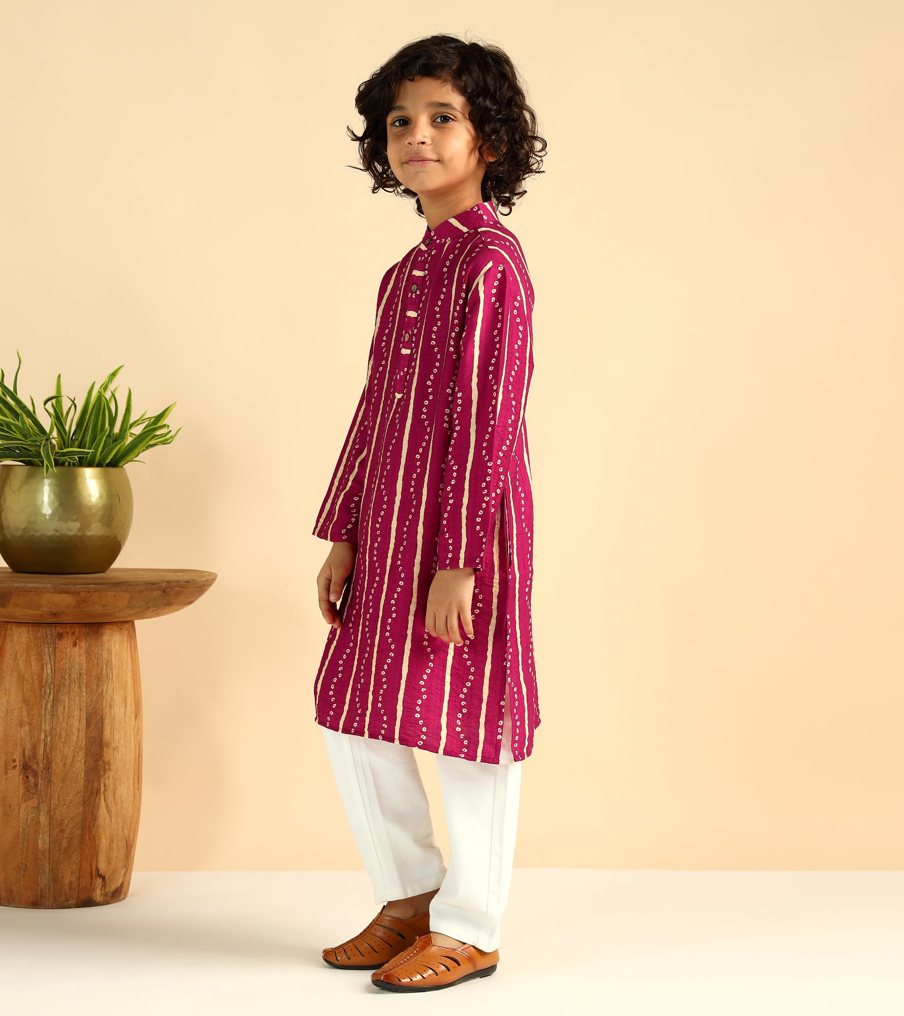 Bugandbees Boys Bhandhani Print Nylon Knee Length Kurta|Full Sleeve|Mandarin Collar|Kids Clothes for Boys Dress 10-11 Years Ethnic Wear|Fancy Dress|One Piece(BBKUB00000335_10-11Y_Magenta) 4