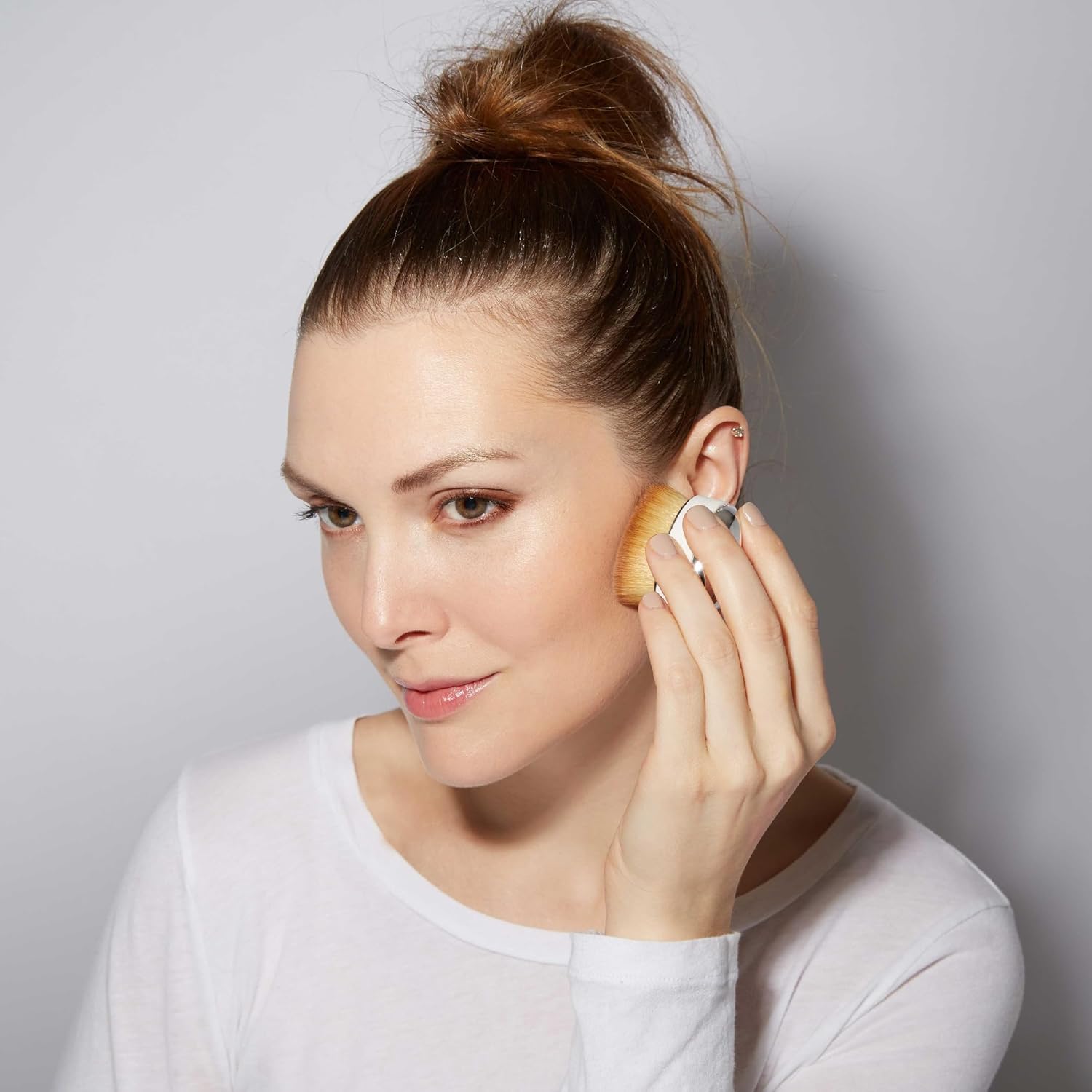 Artis Elite Palm Makeup Brush Luxury Synthetic Cosmefibre Brush Ideal For Foundation, SPF, Skincare Use With Liquids, Powders, and Creams Creates A Streak-Free Application