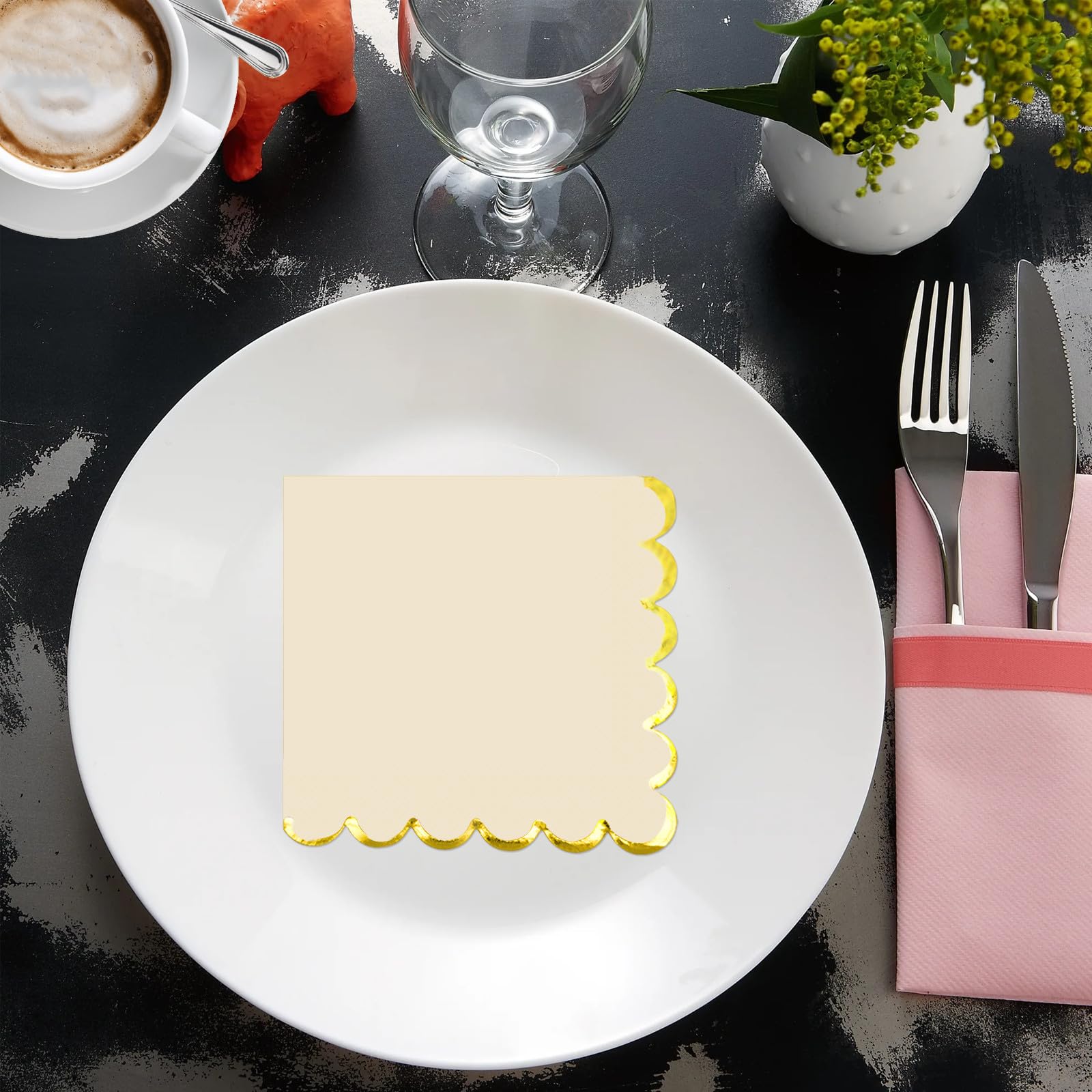 Paquete de 200 servilletas de papel beige y dorado, servilletas de cóctel festoneadas, servilletas desechables para cumpleaños, baby shower, boda, fiesta, vajilla, decoración de vajilla