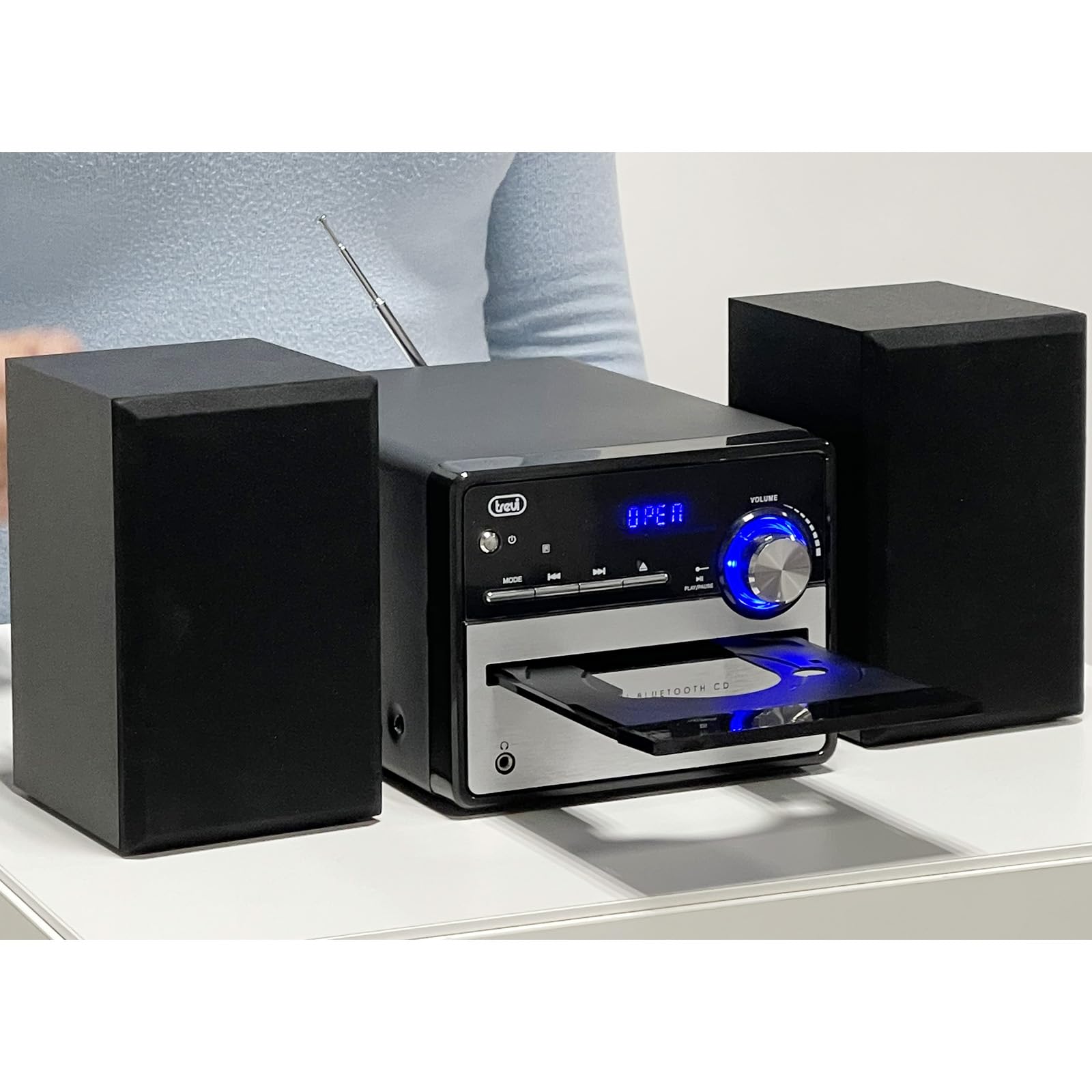 Trevi HCX 10F6 Sistema Hi-Fi 20W, Stereo Digitale Compatto con Radio FM, Lettore CD/MP3 USB, Wireless, Ingresso RCA AUX, 5 Equalizzazioni Audio, Telecomando Full Function, Display LCD Blu