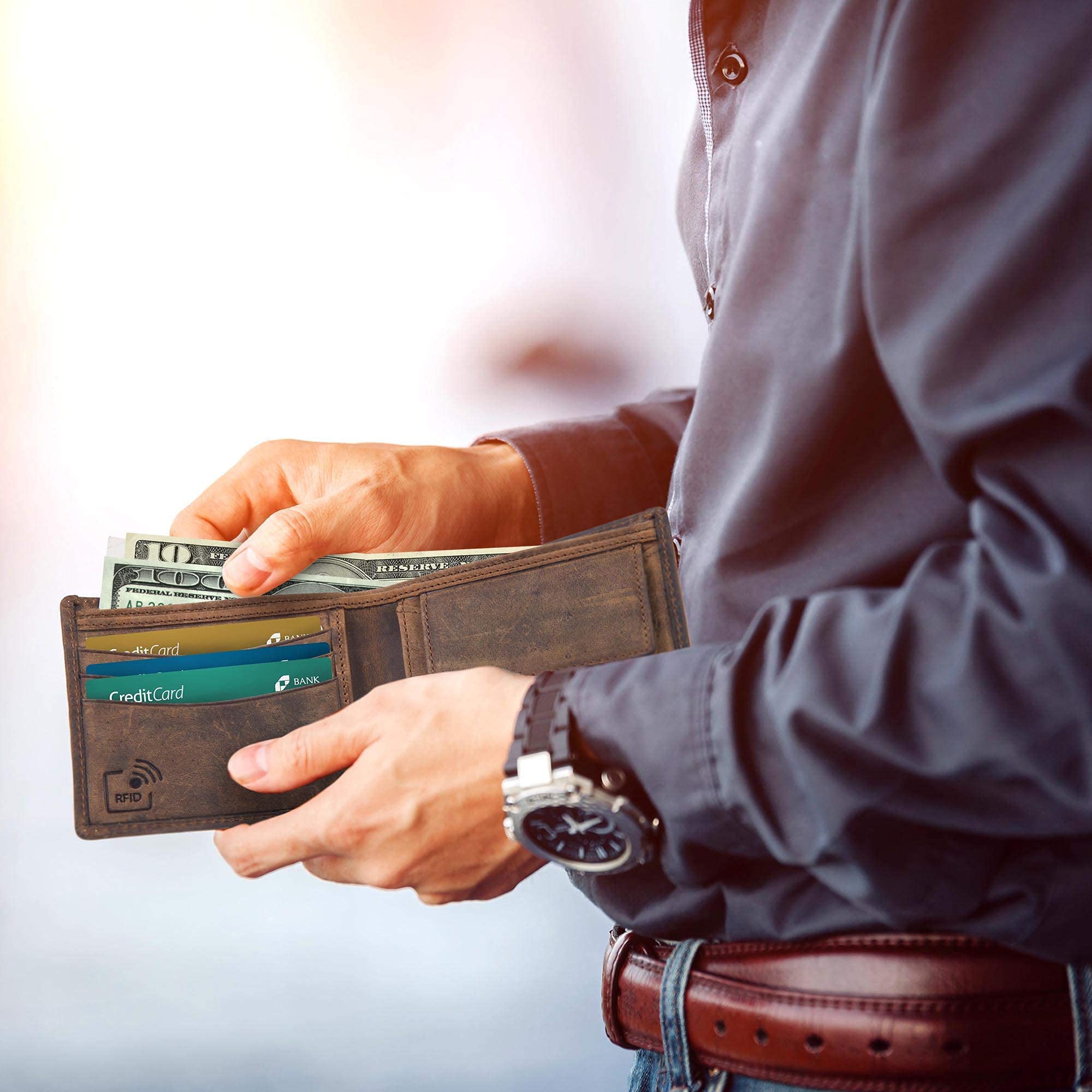 MOONSTER® RFID blokujący skórzany portfel utrzymuje porządek w pieniądzach i kartach z łatwym dostępem - smukły i minimalistyczny portfel męski - 100% skóra bawole Brązowy Etui na monety