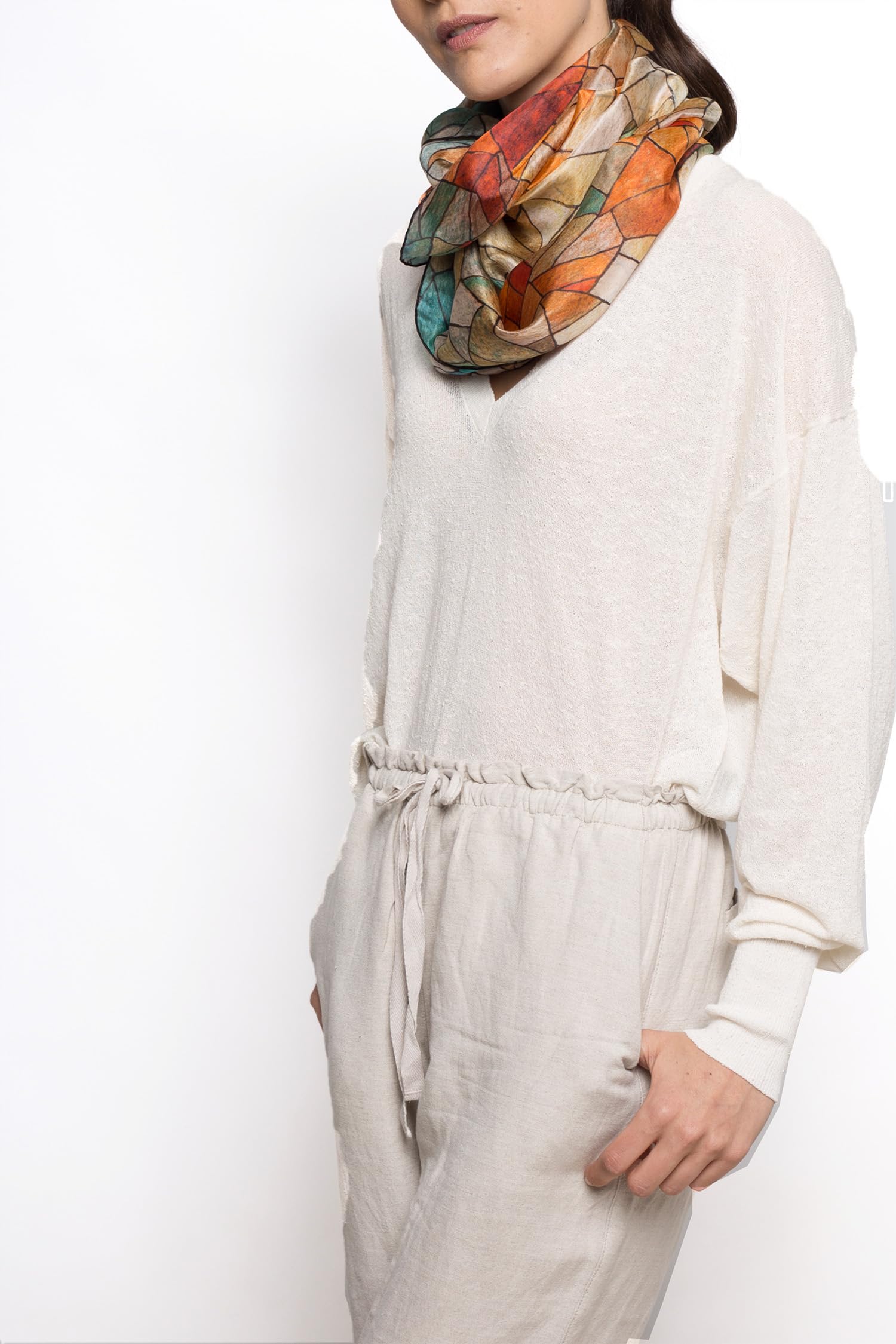 Foulard en soie aux couleurs chaudes, Accessoire idéal pour rehausser votre apparence