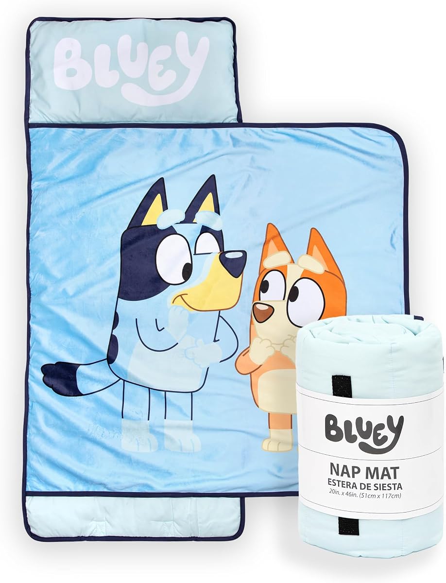 Jay Franco Tapete para la siesta para niños con almohada y manta integradas, suave saco de dormir de microfibra de 46 x 20 pulgadas con etiqueta para el nombre y asa para la escuela, viajes, fiestas de pijamas