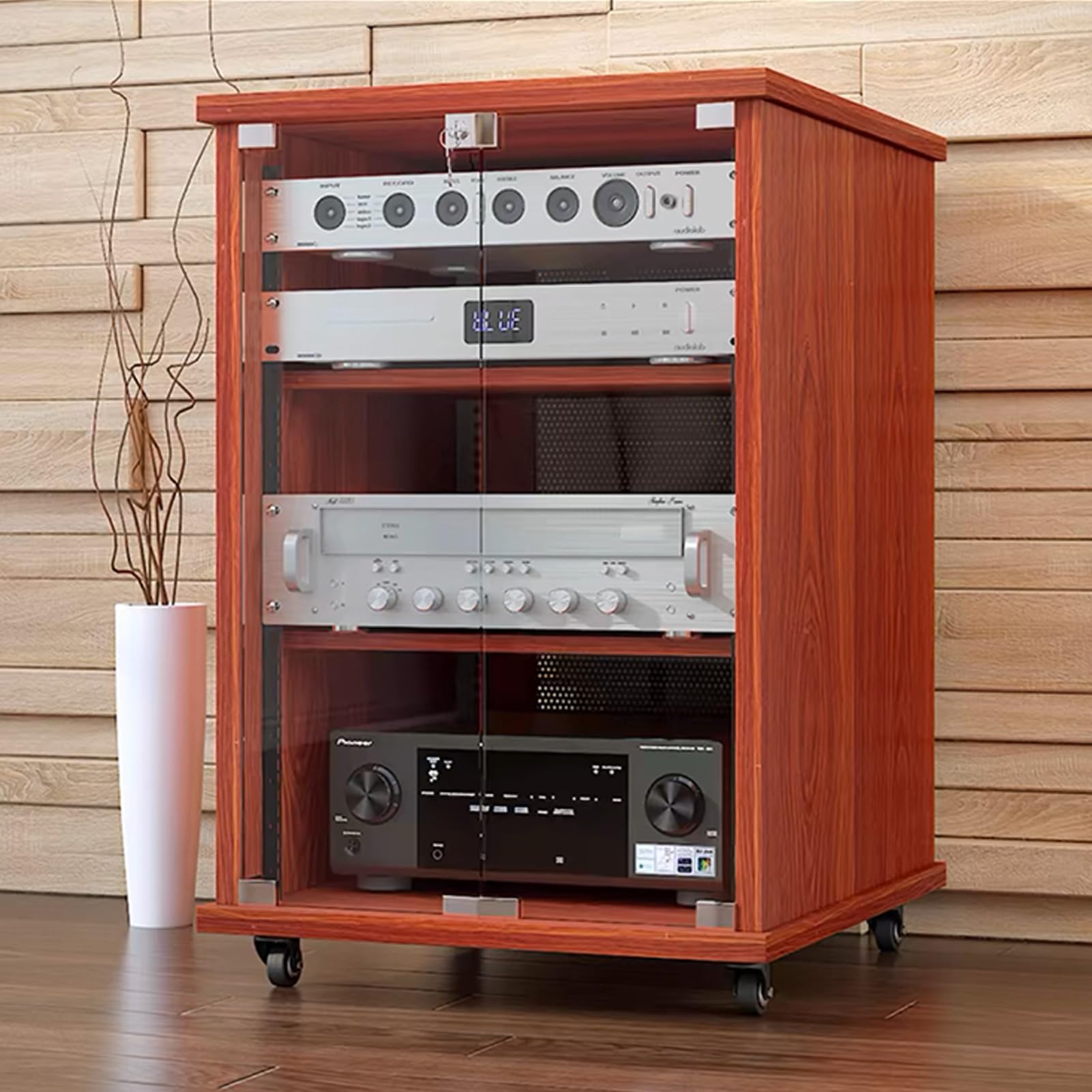 Supporto multimediale AV a 4 livelli, armadietto multimediale con ripiani in legno regolabili in altezza, rack audio mobile chiuso, ante in vetro temperato, gestione cavi (legno di pero, 16U)