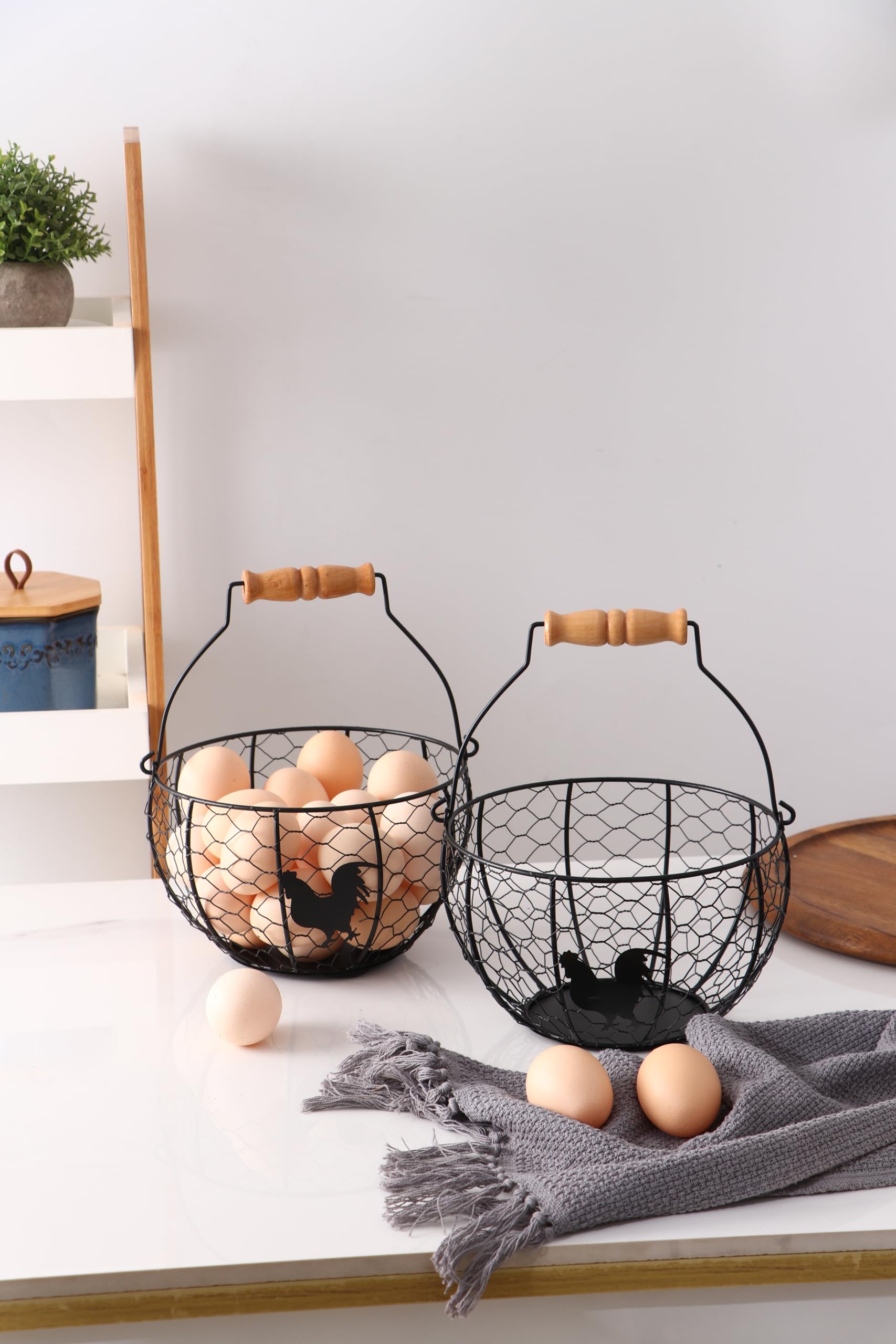 Fresh Eggs Collecting Basket With Handle,Vintage Style Metal Wire Eggs Holder Basket for Countertop Kitchen Storage Bin - Image 4