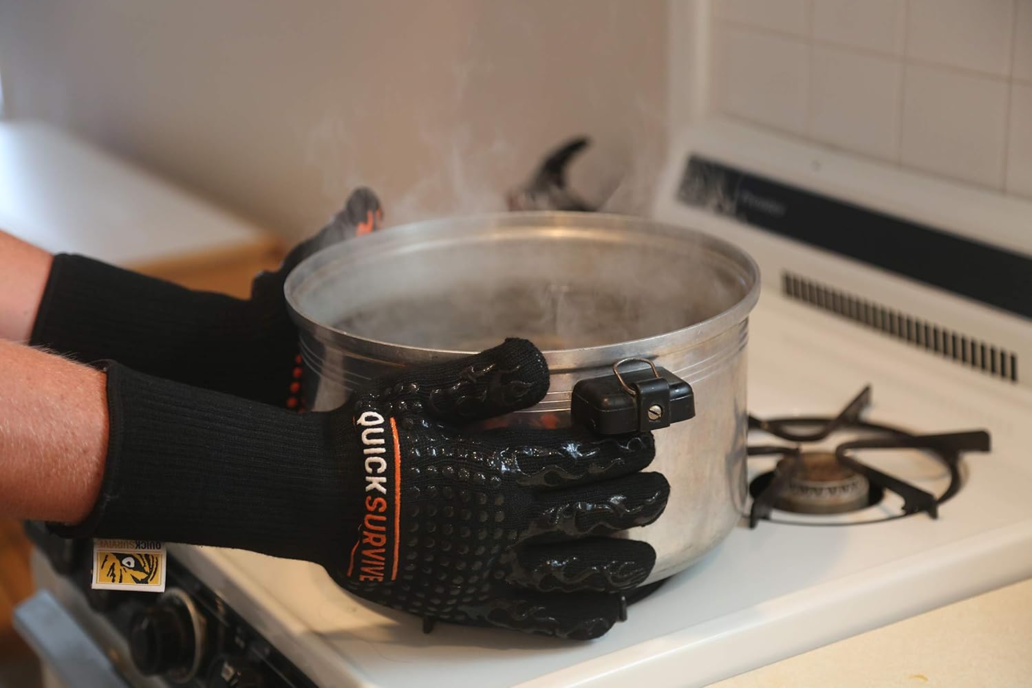 QUICKSURVIVE - Extreme Heat Resistant Glove up to 932F for BBQ, Grilling, Baking Fire Pit and Fire Place Fire Safety Glove (Single Glove) : Patio, Lawn & Garden