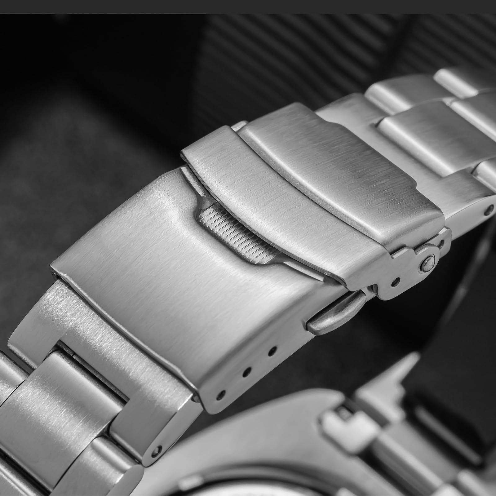 ADDIESDIVE Reloj de Buceo para Hombres 200m Cristal de Zafiro Esfera con Patrón 3D de Persianas Bisel de Cerámica Luminoso Movimiento de Cuarzo japonés Reloj de Acero Inoxidable AD2507