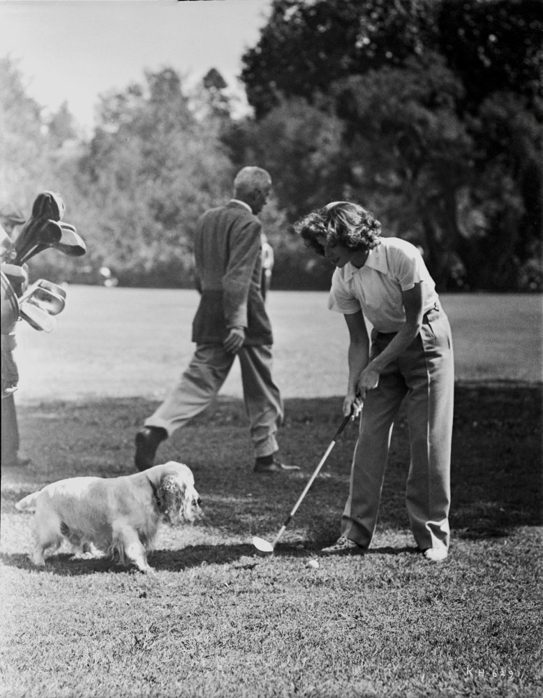 Amazon.com: Katharine Hepburn Playing Golf with Dog Photo Print