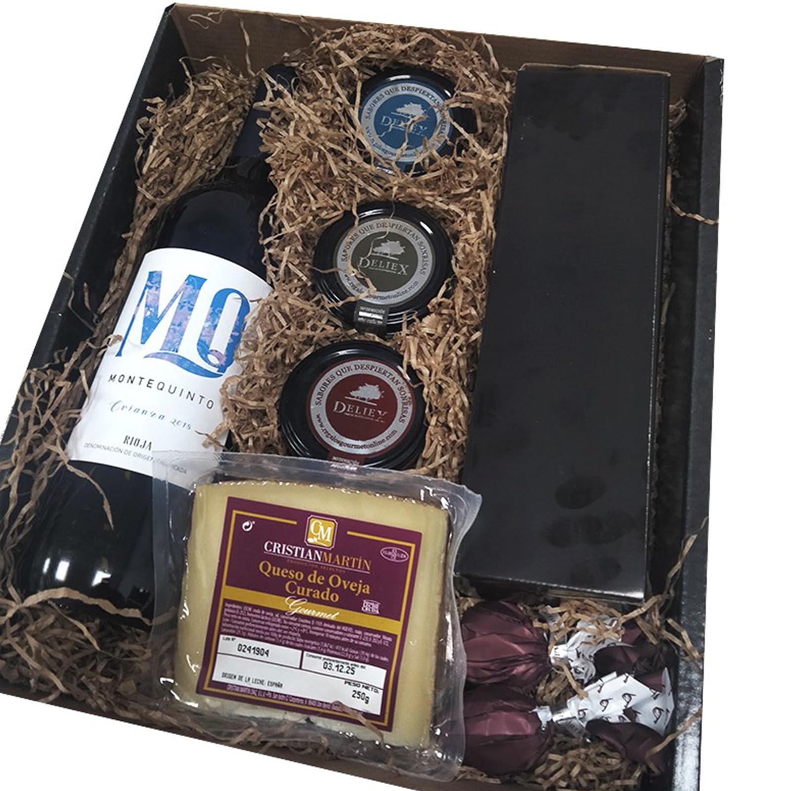 Pack para regalo con set para vino (3 piezas) botella de vino Rioja, cuña de queso, 2 patés 1 crema de queso y 2 bombones de Higos
