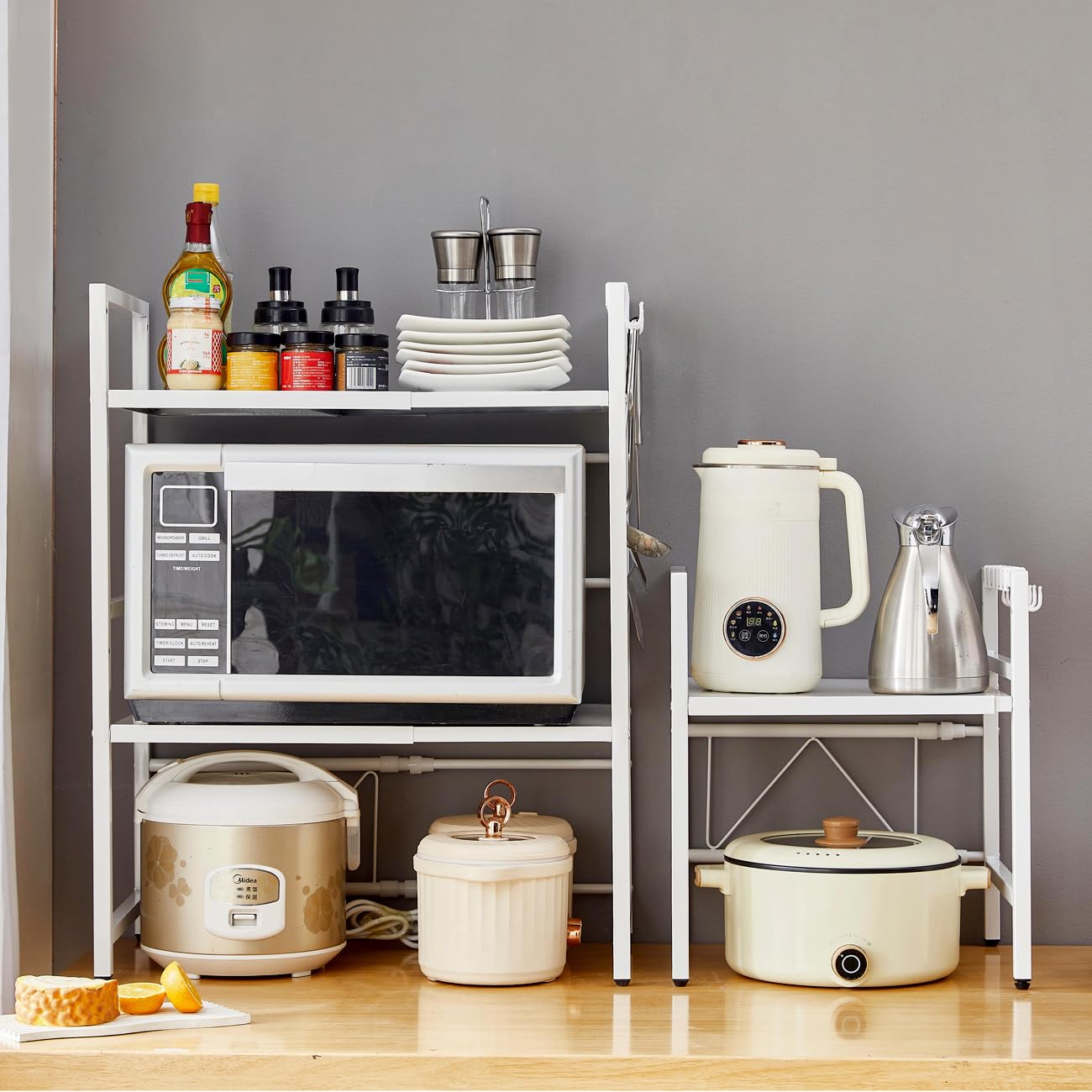 Scaffale allungabile per microonde con 6 ganci, ripiano da bancone per forno a microonde, portaoggetti e organizzazione da cucina, supporto per panettiere per spezie, organizzatore per