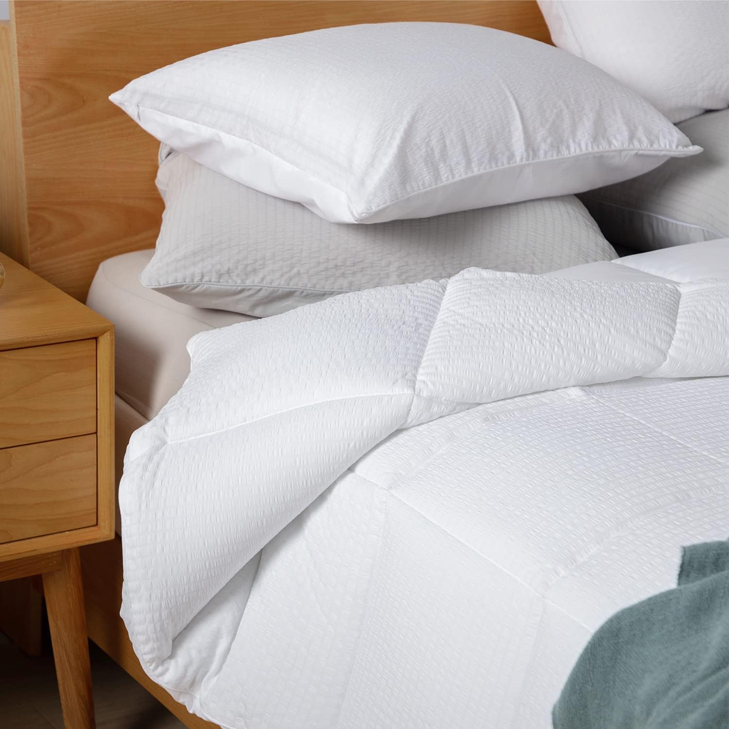 KASENTEX All Season Quilted Comforter Set Twin with 1 Pillow sham, Cozy Soft Seersucker Bedding Set Textured, Down Alternative Fill(Twin/Twin XL Set, White)