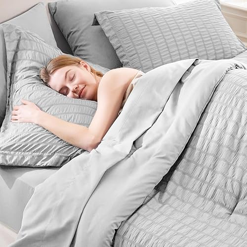 Miniatura 5 de CozyLux Juego completo de edredón de 7 piezas con sábanas, ropa de cama suave seersucker, edredón y fundas de almohada, sábana bajera, sábana