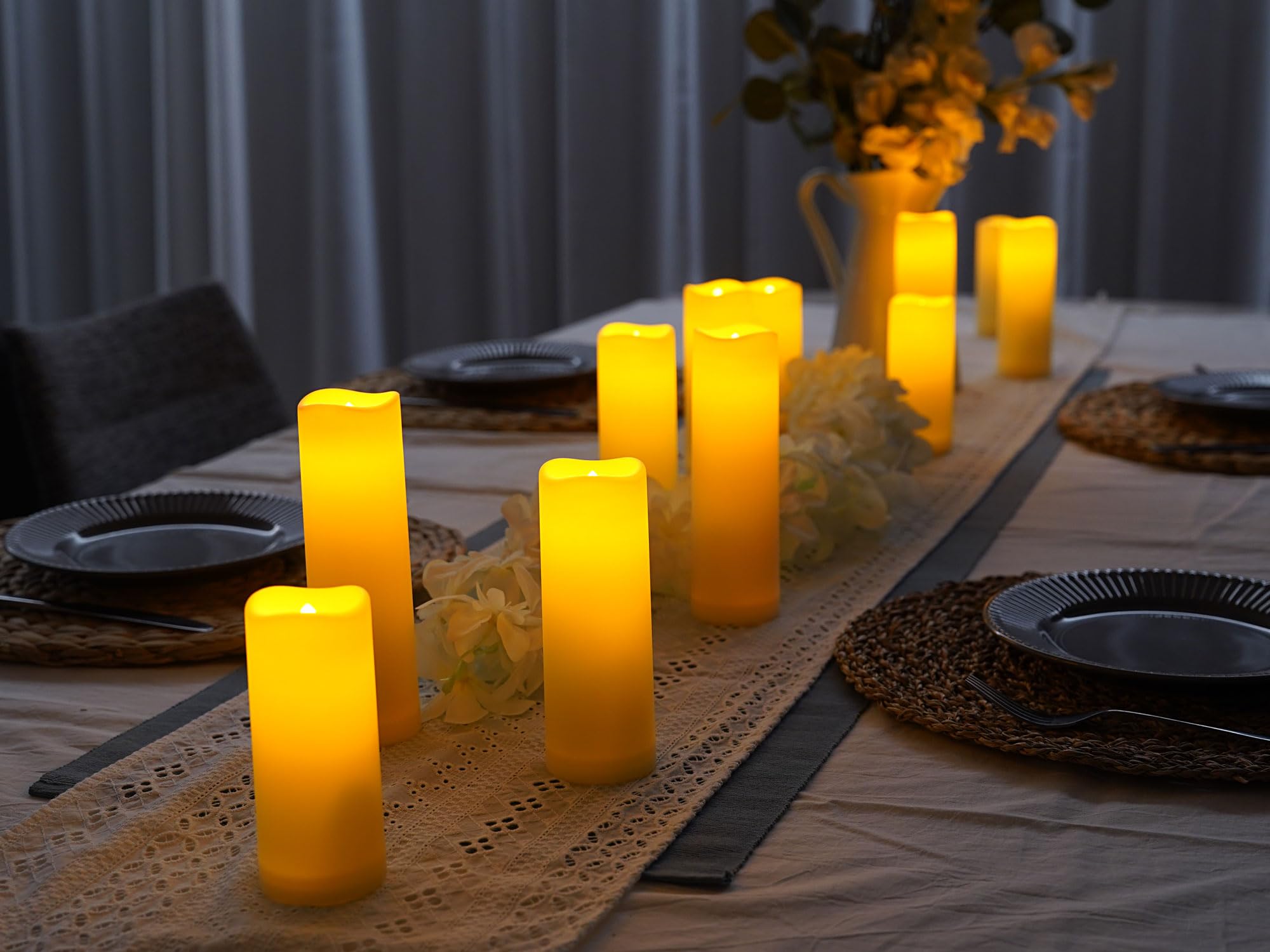 Fanna 12 Velas LED de plástico Resistentes al agua Marfil con 2 Mandos a Distancia, Velas a Pilas con Temporizador para Boda e Iglesia, Uso en Exteriores - Diámetro 5,5 cm, Alturas 12,5/15/ 18 cm