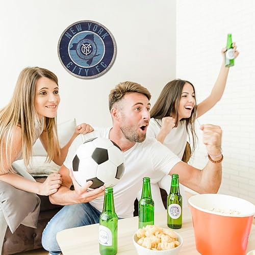 Miniatura 51 de Fan Creations Letrero redondo de madera de New York Red Bulls FC MLS, decoración de pared redonda de 12 pulgadas, muestra tu espíritu RBNY y decora