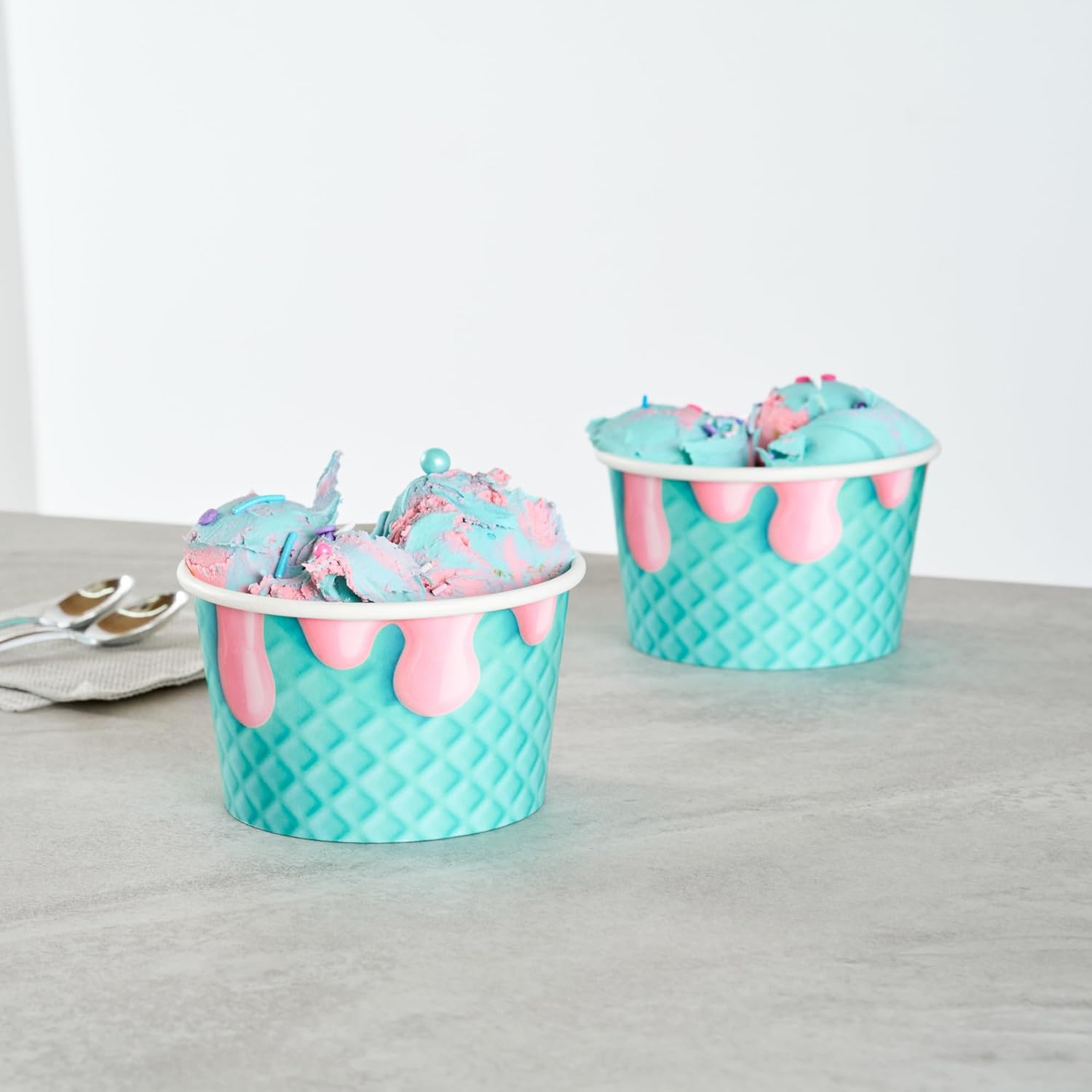 Restaurantware Ice Cream Cups 200 Pack of 8 oz Leak-Resistant Disposable Dessert Bowl Frozen Yogurt Cup Round Paper Container For Cold And Hot Desserts