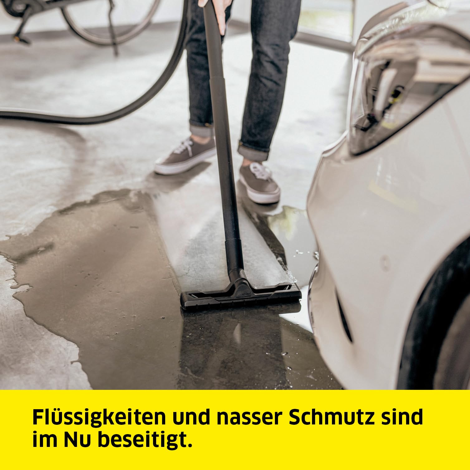 KÄRCHER WD 4 P V-20/5/22 Nass-& Trockensauger, Kunststoffbehälter, Gelb 5 m Kabel, 2,2 m Saugschlauch, mit Gerätesteckdose, Clips-Bodendüse, „Pull & Push“-Verschlusssystem, Gelb