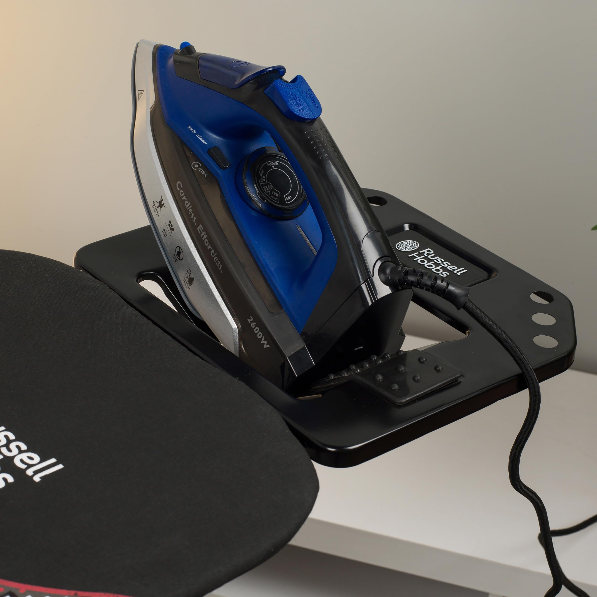 Russell Hobbs LA043153BLK Tabla De Planchar, Portátil Y Facil De Usar, con Ajustes De Altura, Patas Antideslizantes, Metal, Patas Antideslizantes, Incluye Soporte para Plancha, 122 x 38 x 90, Negro