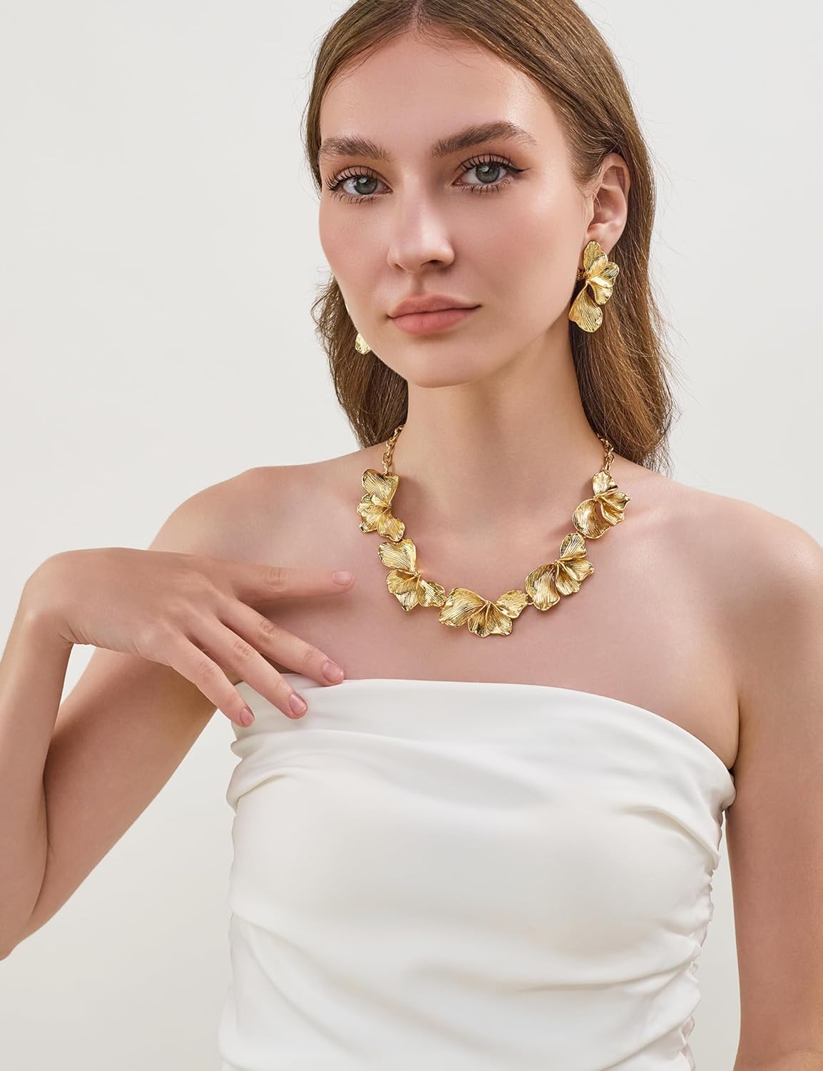 WOWORAMA Gold Statement Necklace for Women Boho Chunky Gold Necklaces Vintage Flower Choker Necklaces Trendy Sectored Floral Collar Necklace Jewelry - Image 2