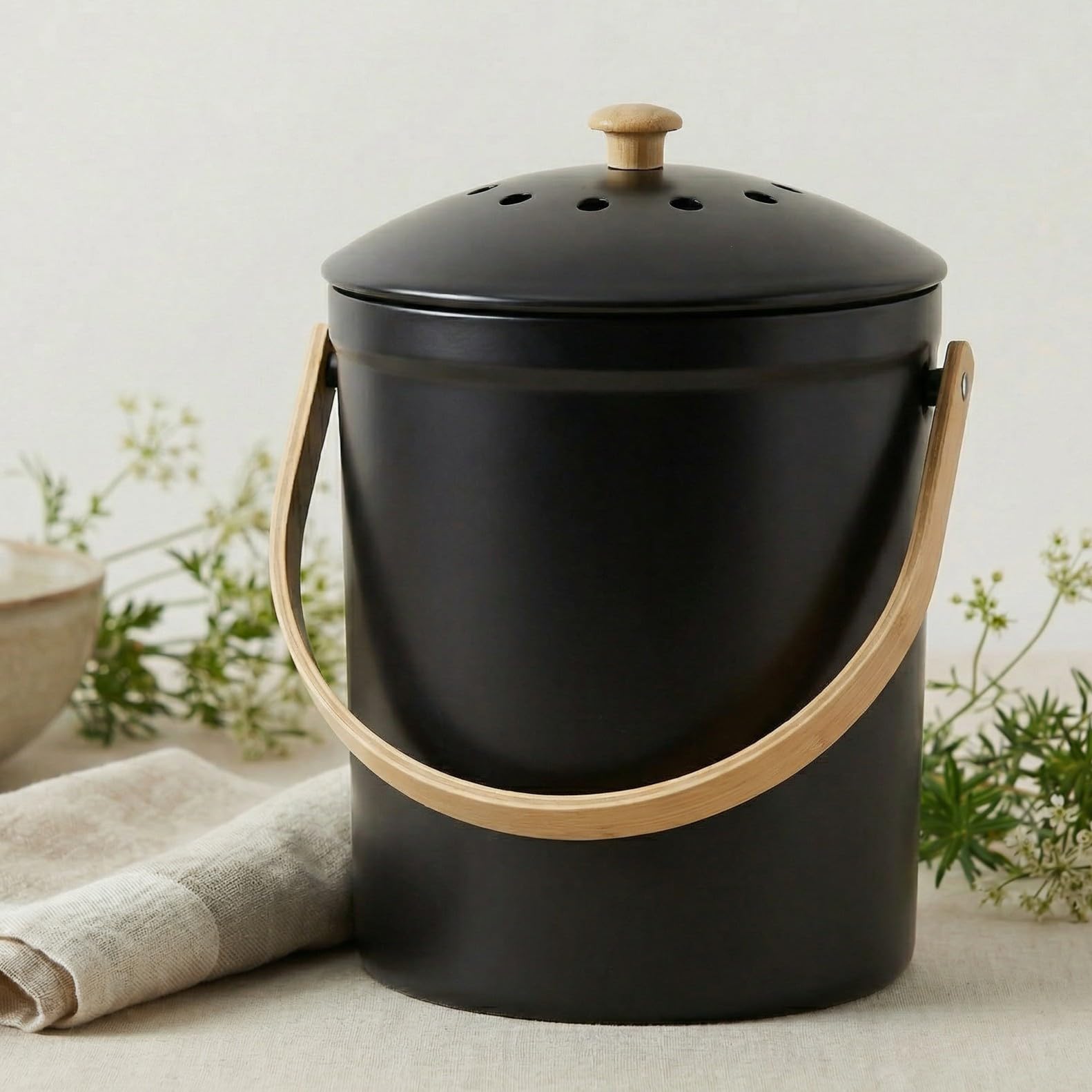 Magnifique bac à compost de cuisine avec couvercle anti-odeurs – Seau à compost antirouille et inodore pour votre plan de travail avec filtres sans odeur – Facile à nettoyer – La poubelle de 3,8 l est