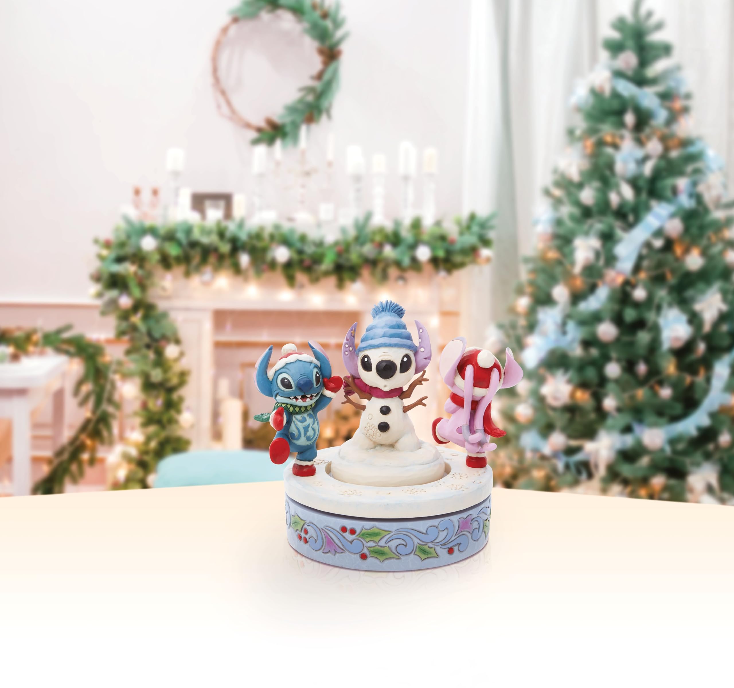 Enesco Jim Shore 6013061 Disney Traditions Stitch & Angel Building A Schneemann, drehbar, 15,2 cm