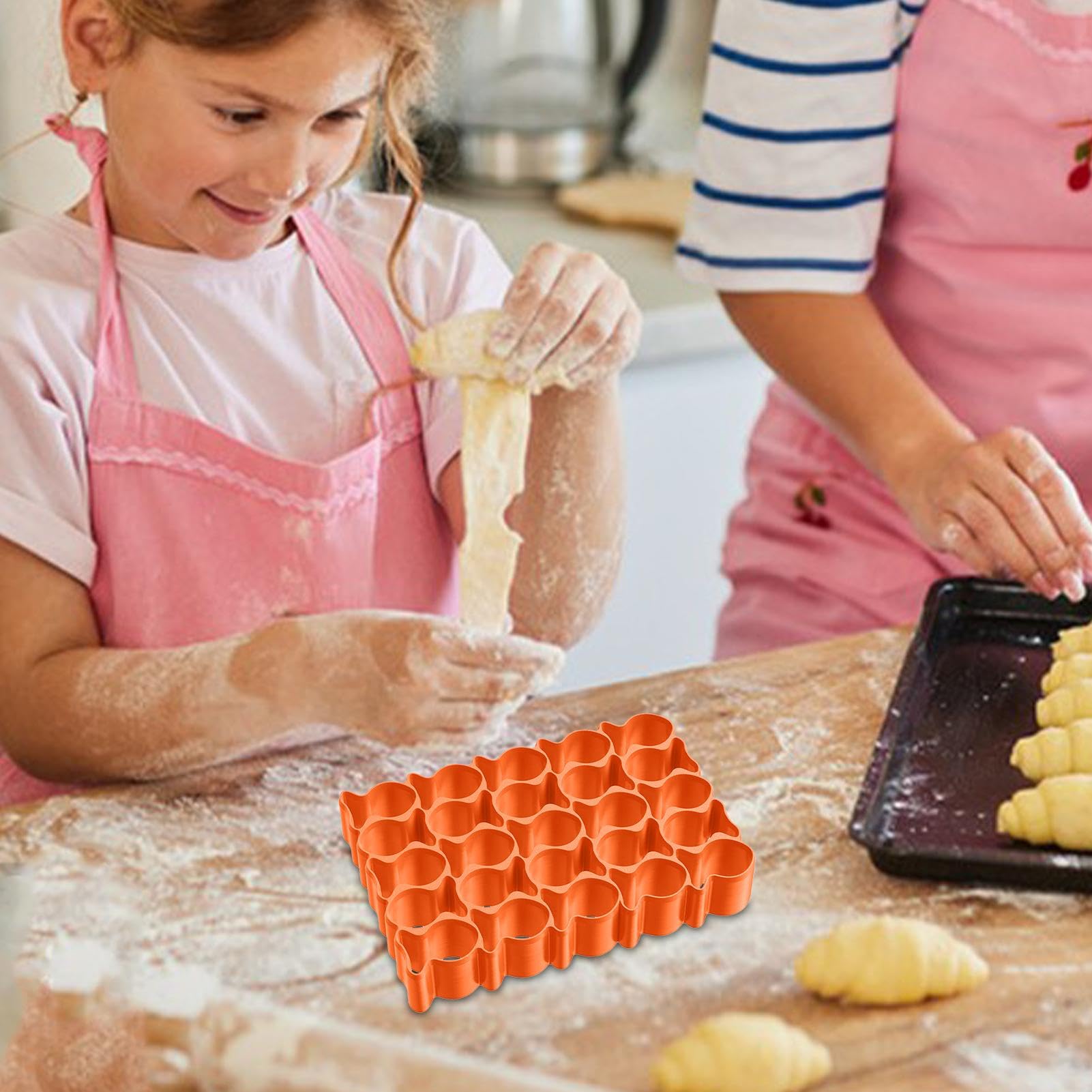 Emporte-pièce En Forme De Poisson Rouge à 25 Cavités, Mini Moule à Biscuits En Acier Inoxydable Anti-adhésif Avec Brosse De Nettoyage Pour La Cuisson Des Biscuits, Des Collations