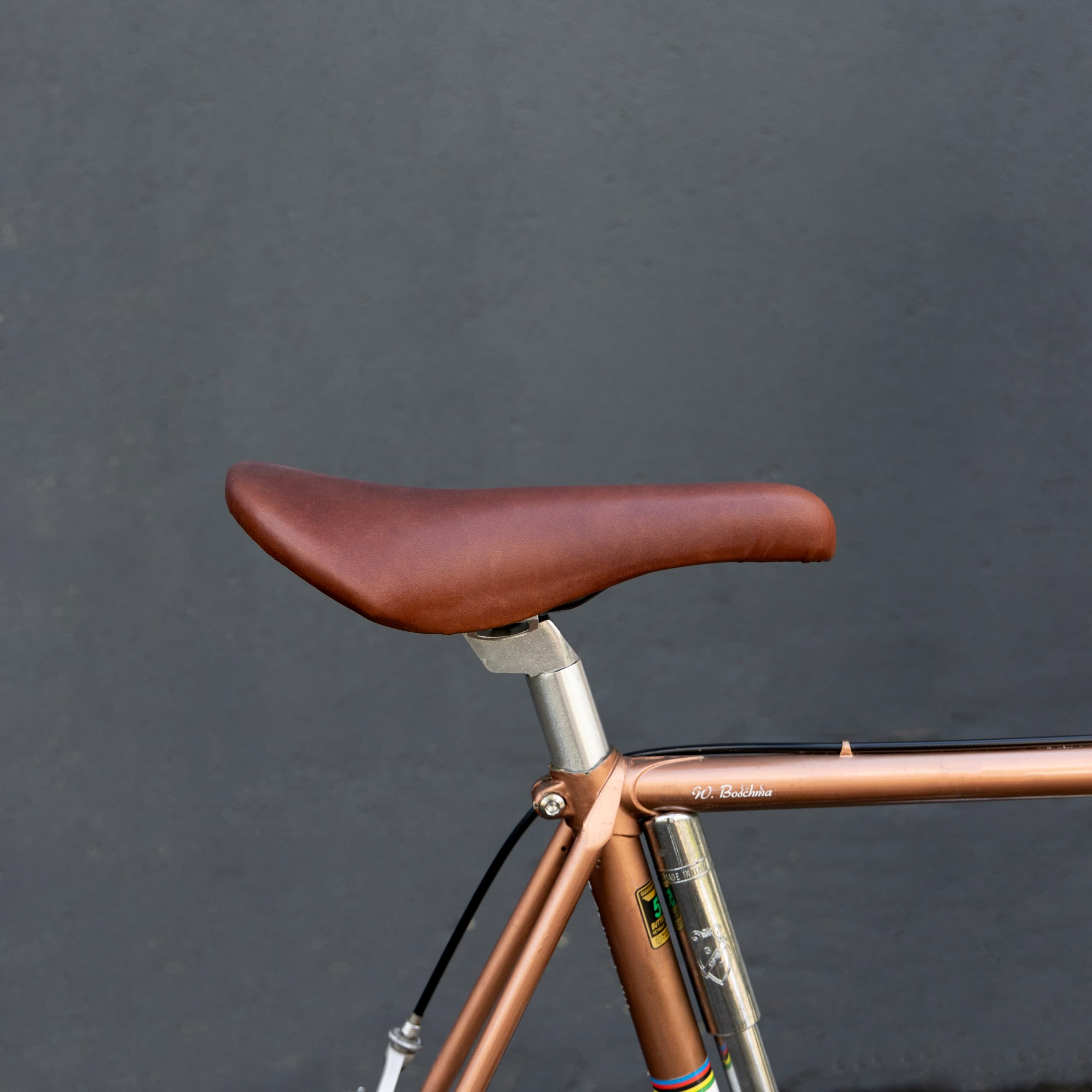Gusti Sattel Leder - Sean Y. Damen und Herren Leder Fahrradsattel Ledersattel Retro Design weich Sattel Cityrad Rennrad Trekkingrad MTB Braun