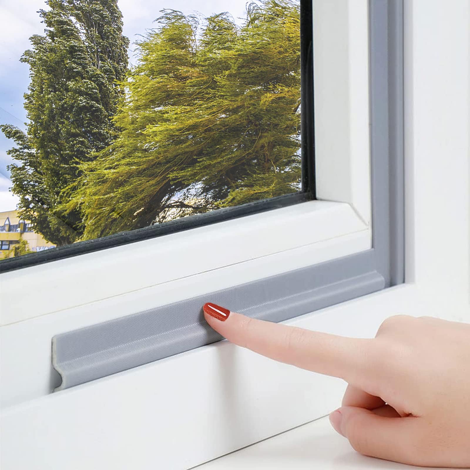 Boudin de fenêtre autocollant gris idéal pour isoler la chambre du froid et des bruits extérieurs