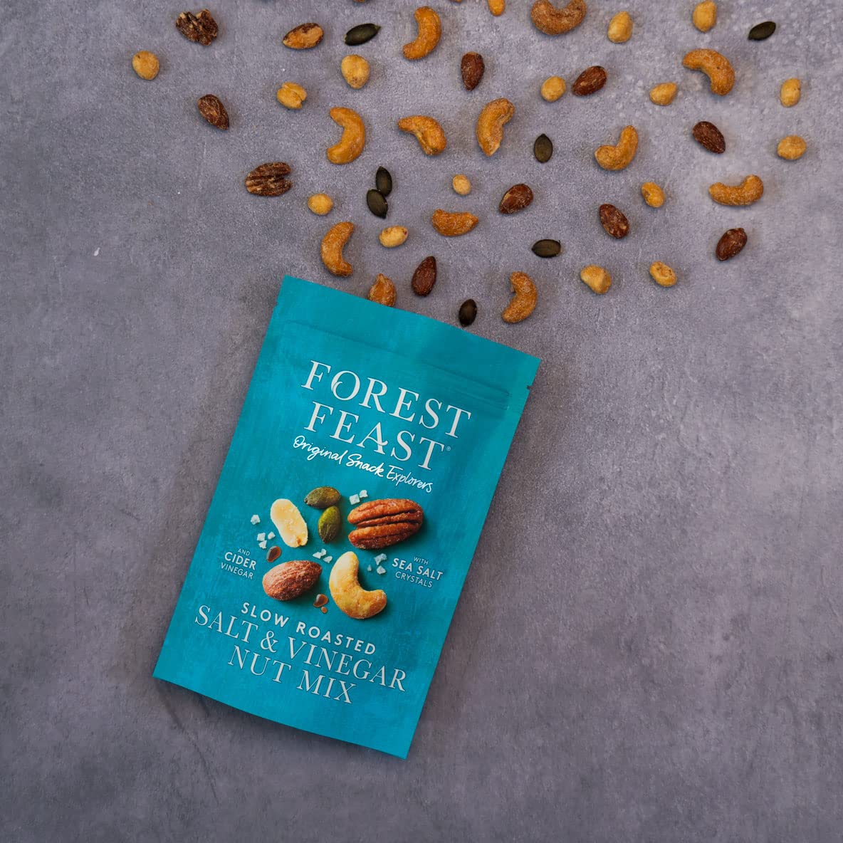 FOREST FEAST Mieszanka wolno palonej soli i octu orzechów 8 x 120 g | sól morska i ocet cydr prażone orzechy orzechowe z orzechami nerkowca, migdałami, orzeszkami ziemnymi, pekanami i nasionami dyni | wegańska przekąska
