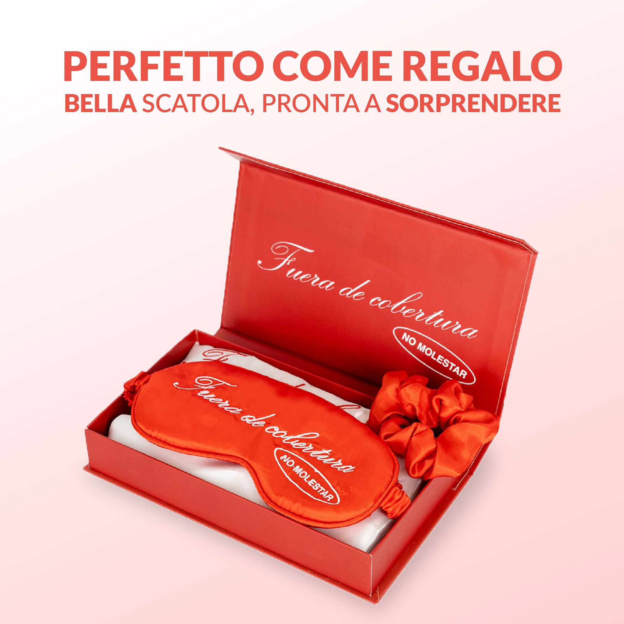 Fisura – Kit da sonno “No molestar”. Contiene: cuscino con federa satinata 50x70 cm, fermacoda liscio e mascherina riposante. Regalo simpatico ed elegante per lei.
