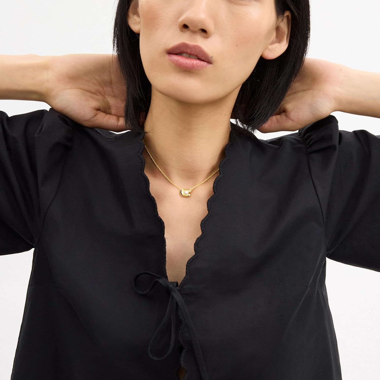 COACH Women's Pearl Signature Pendant Necklace - Image 3