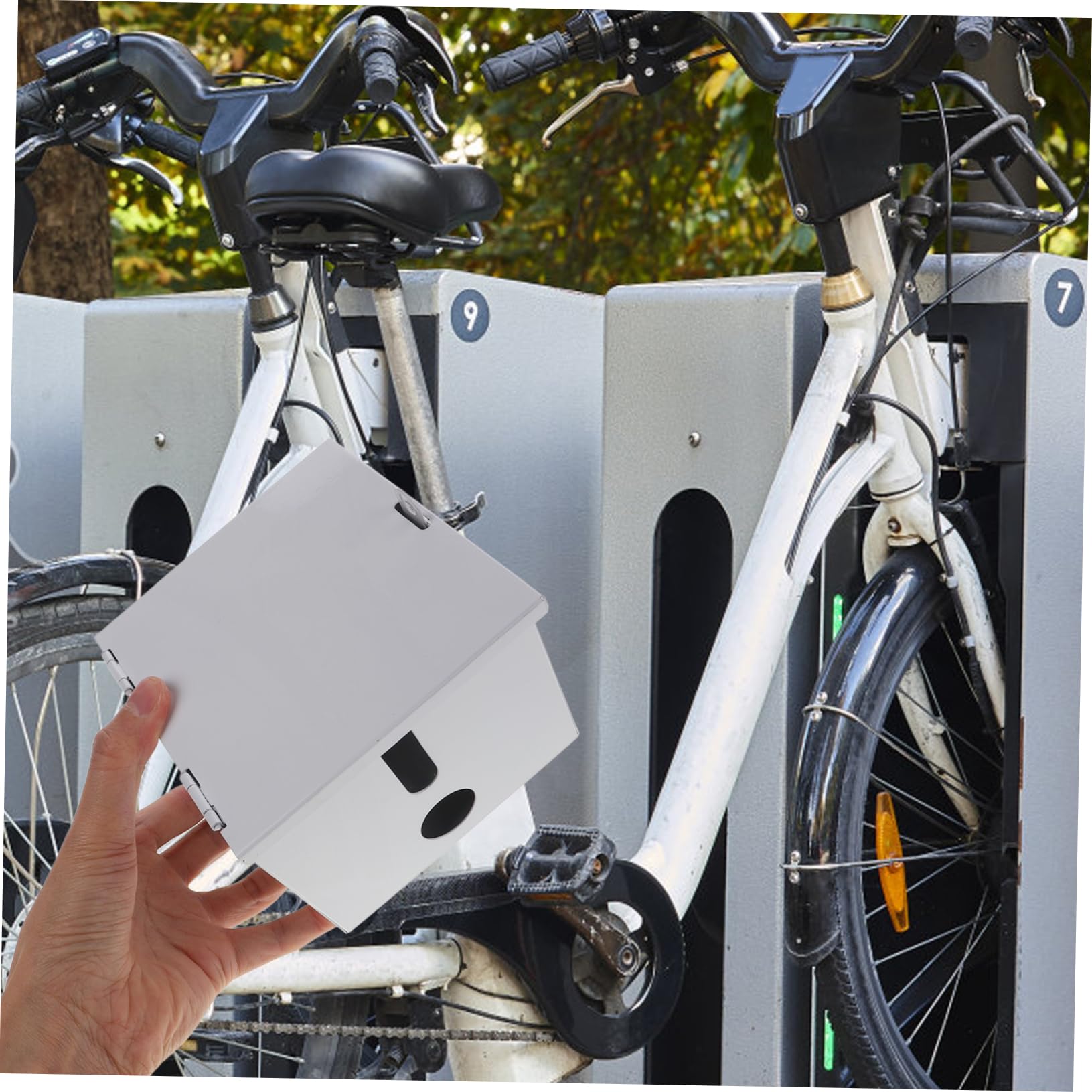 Caja Protectora de Tomacorriente para Vehículos Eléctricos Cerradura, Material Hierro white Resistente para Uso Exterior y Eliminador de Adaptadores Adicionales